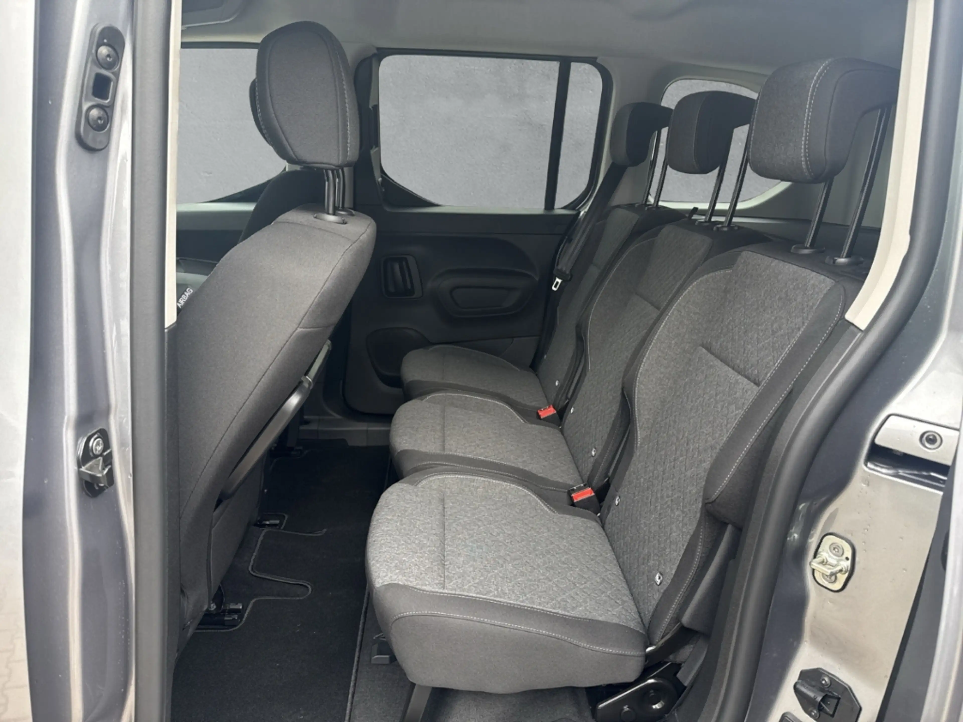 Opel Combo Life E GS — photo 11