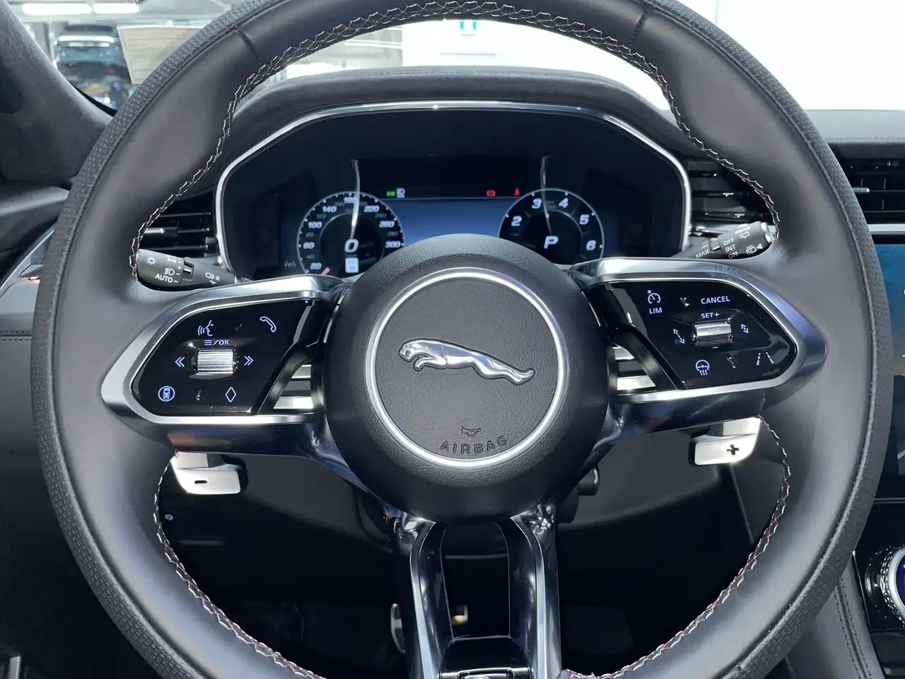 Jaguar F-Pace снимка Jaguar F-Pace