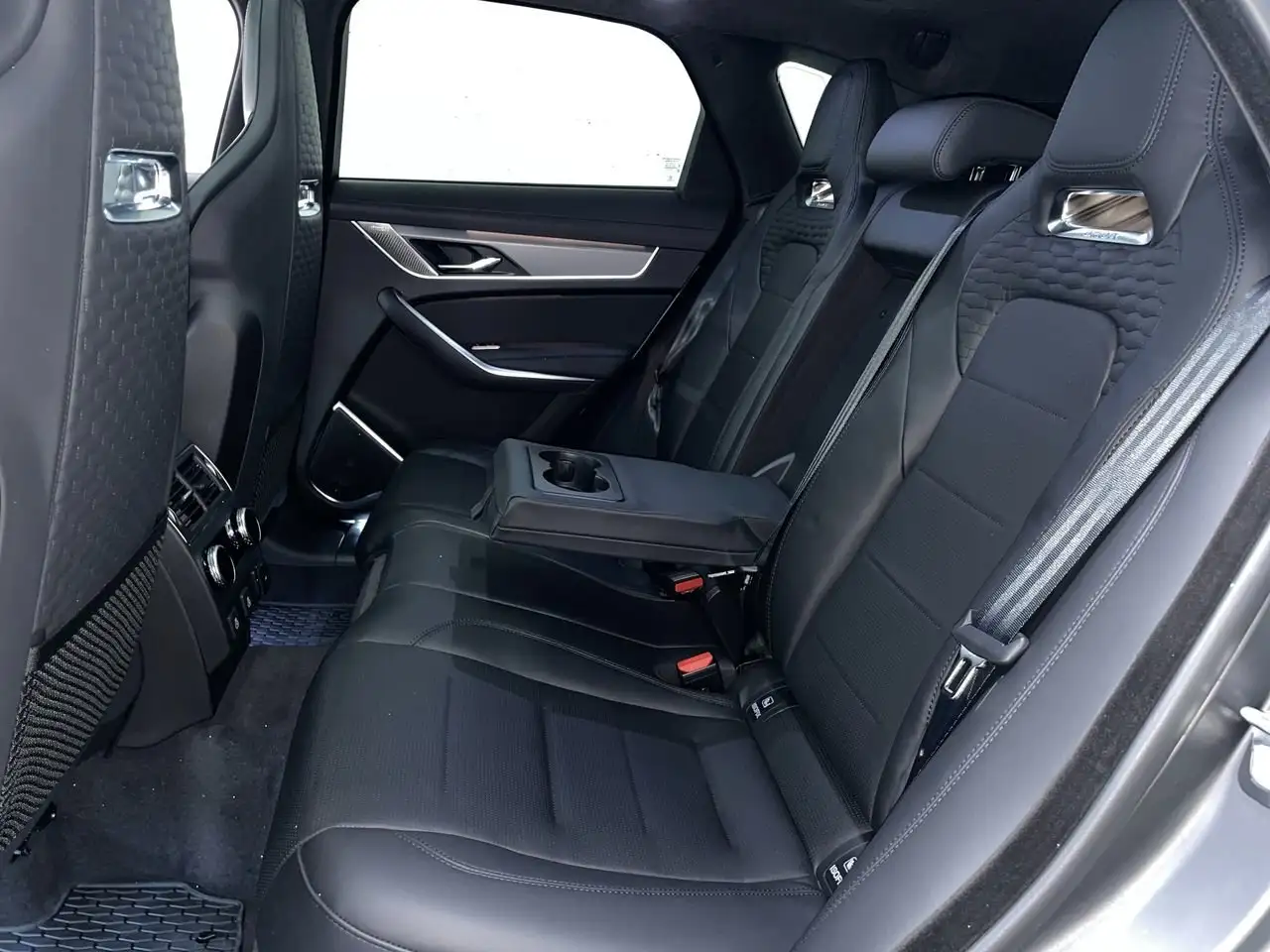 Jaguar F-Pace снимка Jaguar F-Pace