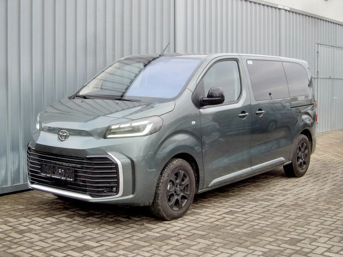 Toyota Proace Verso 2.0 D-4D L1 S/S Team Deutschland Grün - 2