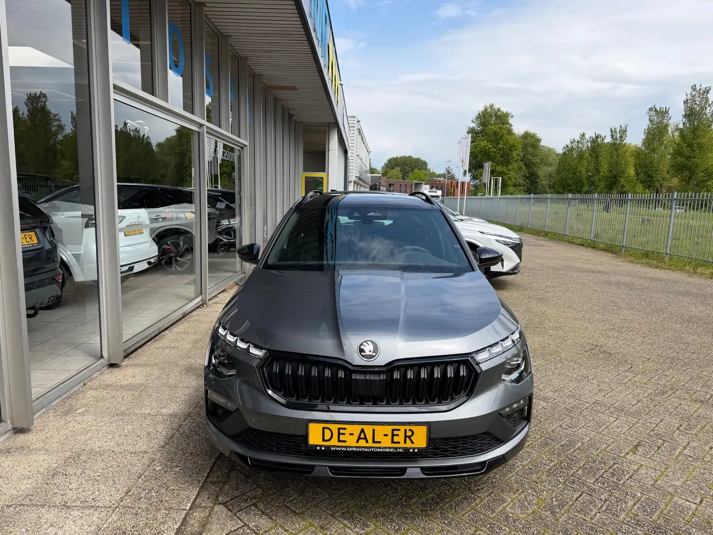 Skoda Kamiq 1.5 TSI Monte Carlo 150PK PANO , ELEKTRISCHE ACHTE Grijs - 2