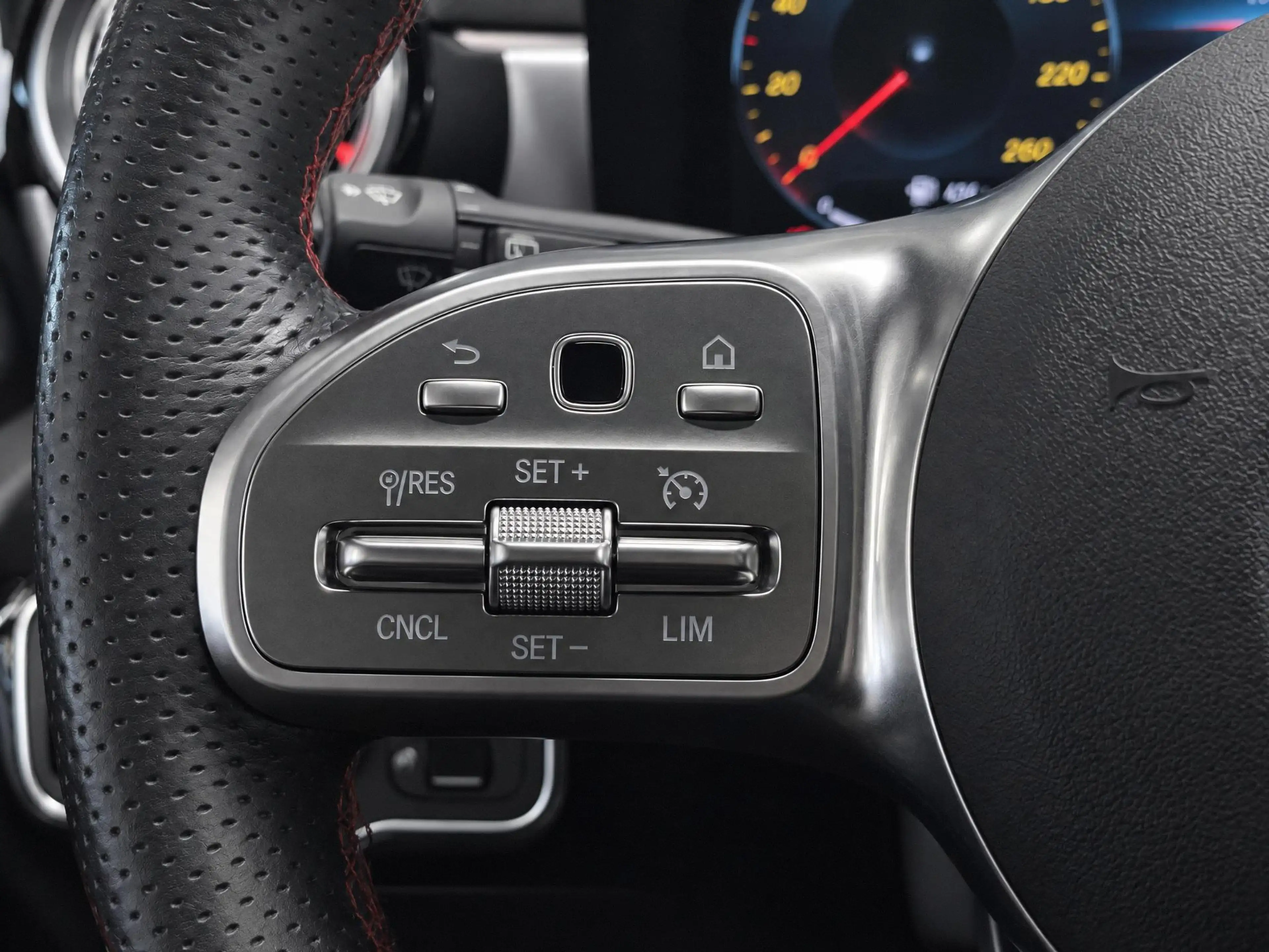 Mercedes-Benz A 180 Business Solution AMG — photo 11