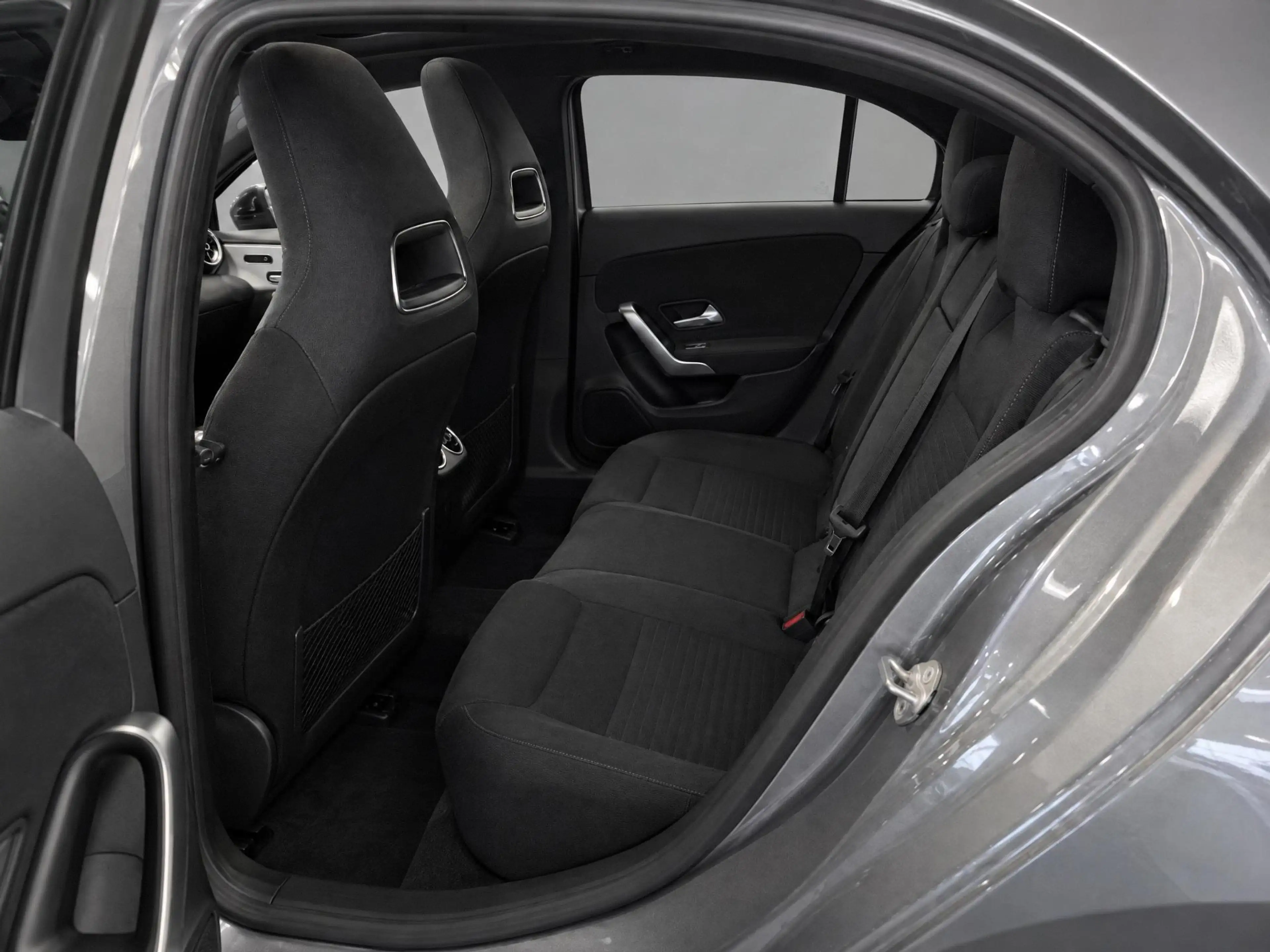 Mercedes-Benz A 180 Business Solution AMG — photo 8
