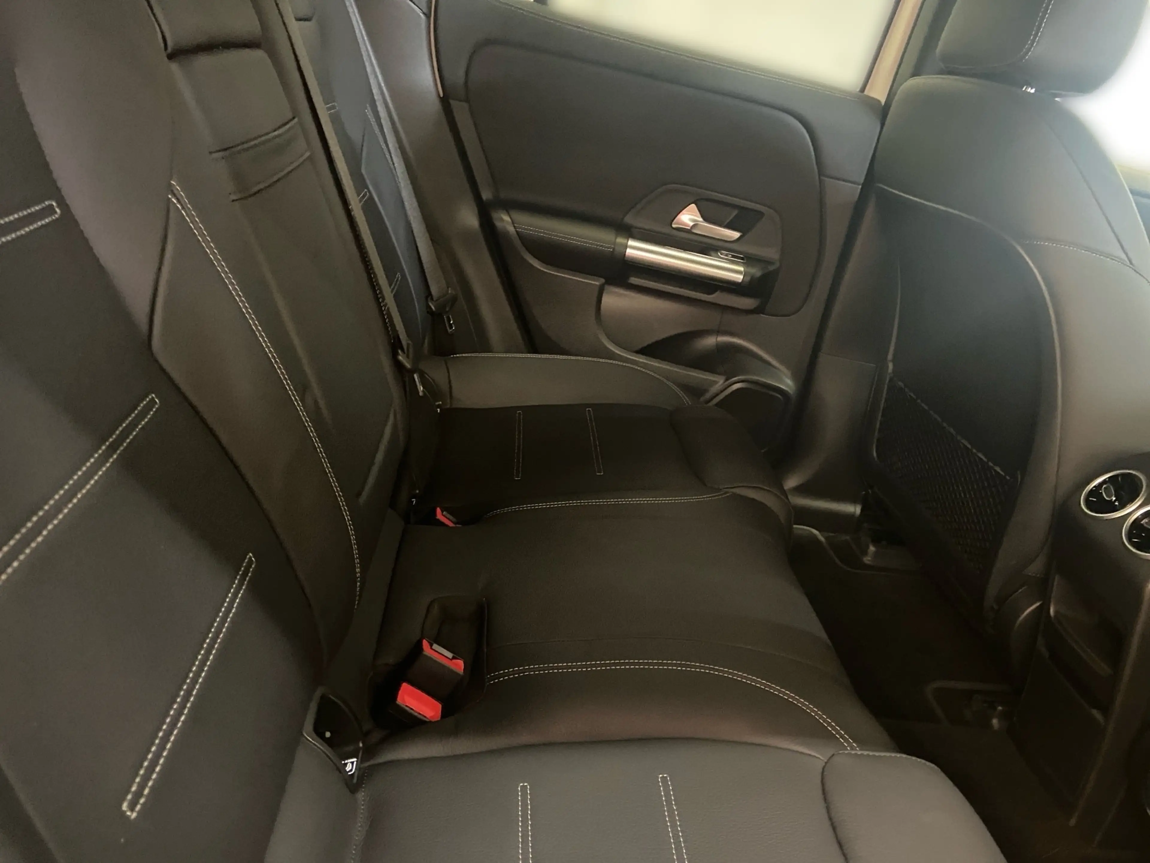 Mercedes-Benz EQA 300 4M AMG+AHK+Distronic+Kamera+LED+Leder+LM — photo 11