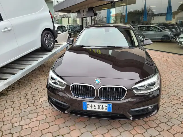 BMW 120 120d xdrive Business 5p auto