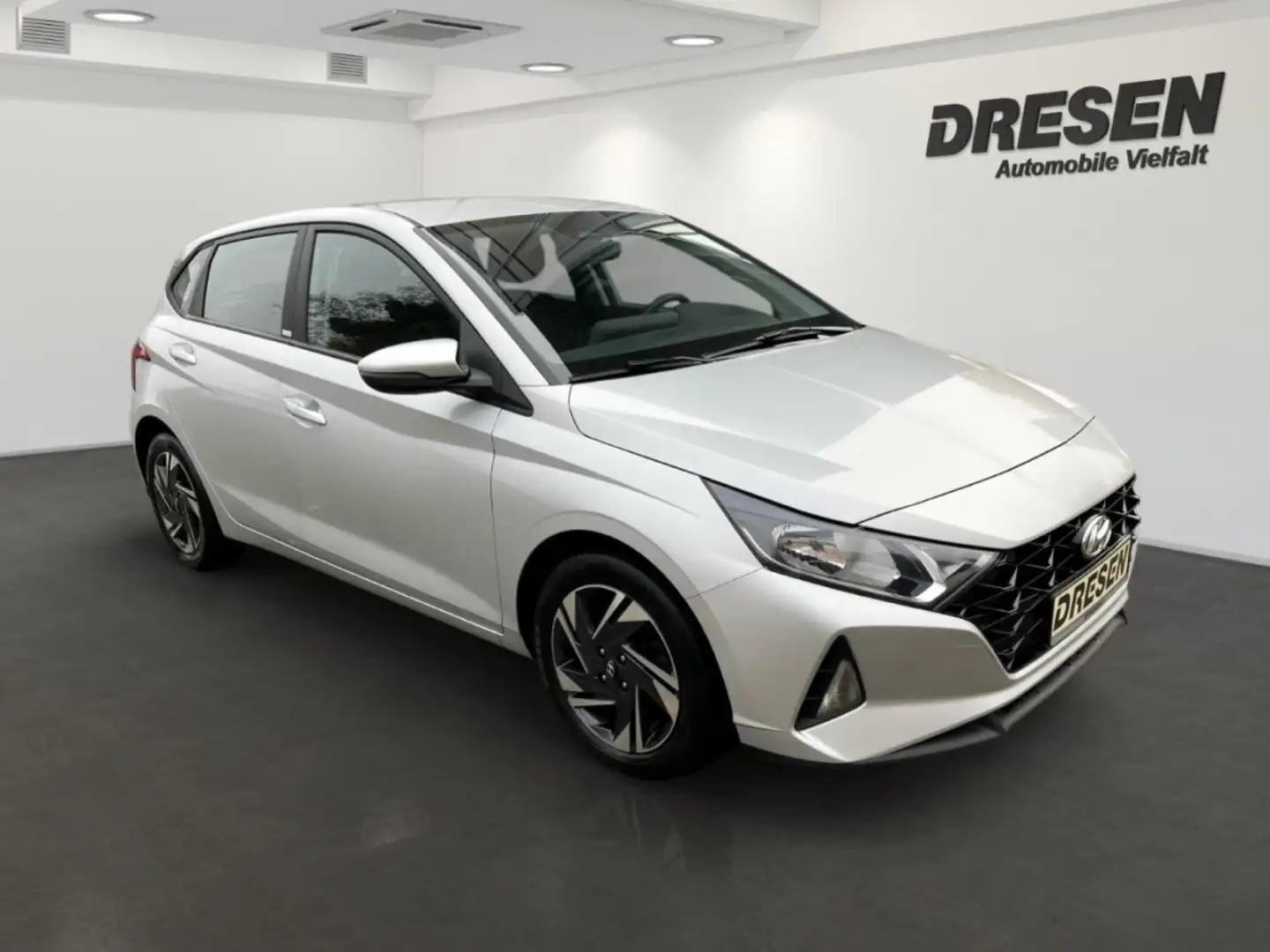 Hyundai i20 Select DAB SHZ LenkradHZG Tempomat Silber - 2