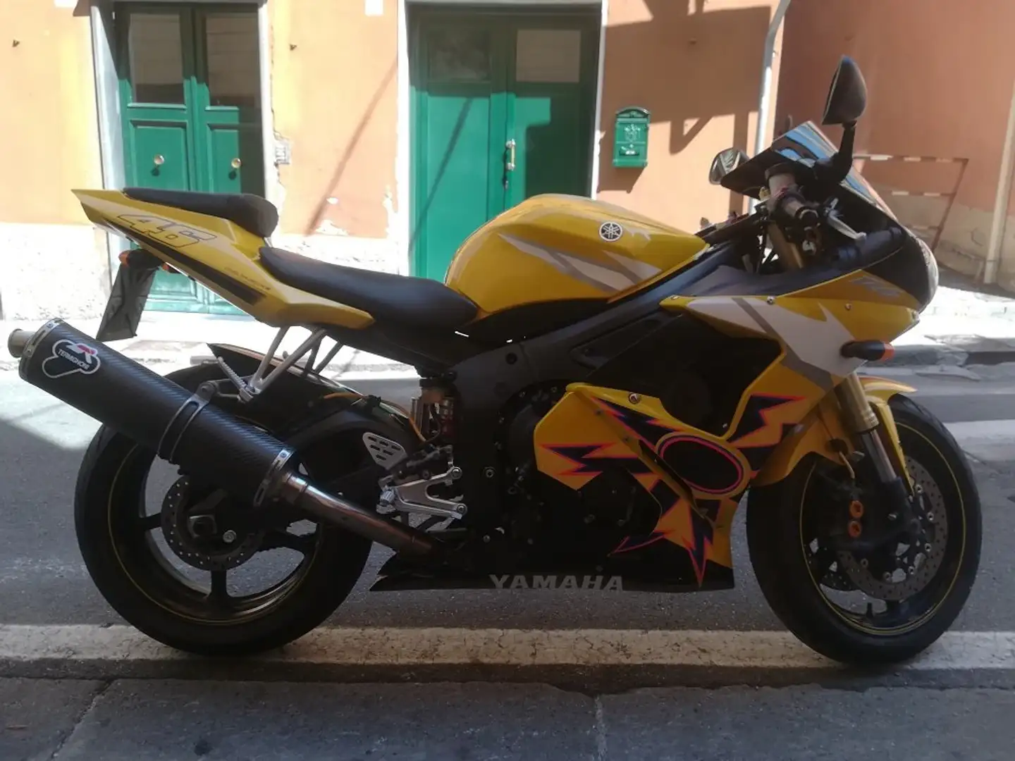 Yamaha YZF-R6 Special Edition R46 numero15xx Giallo - 1