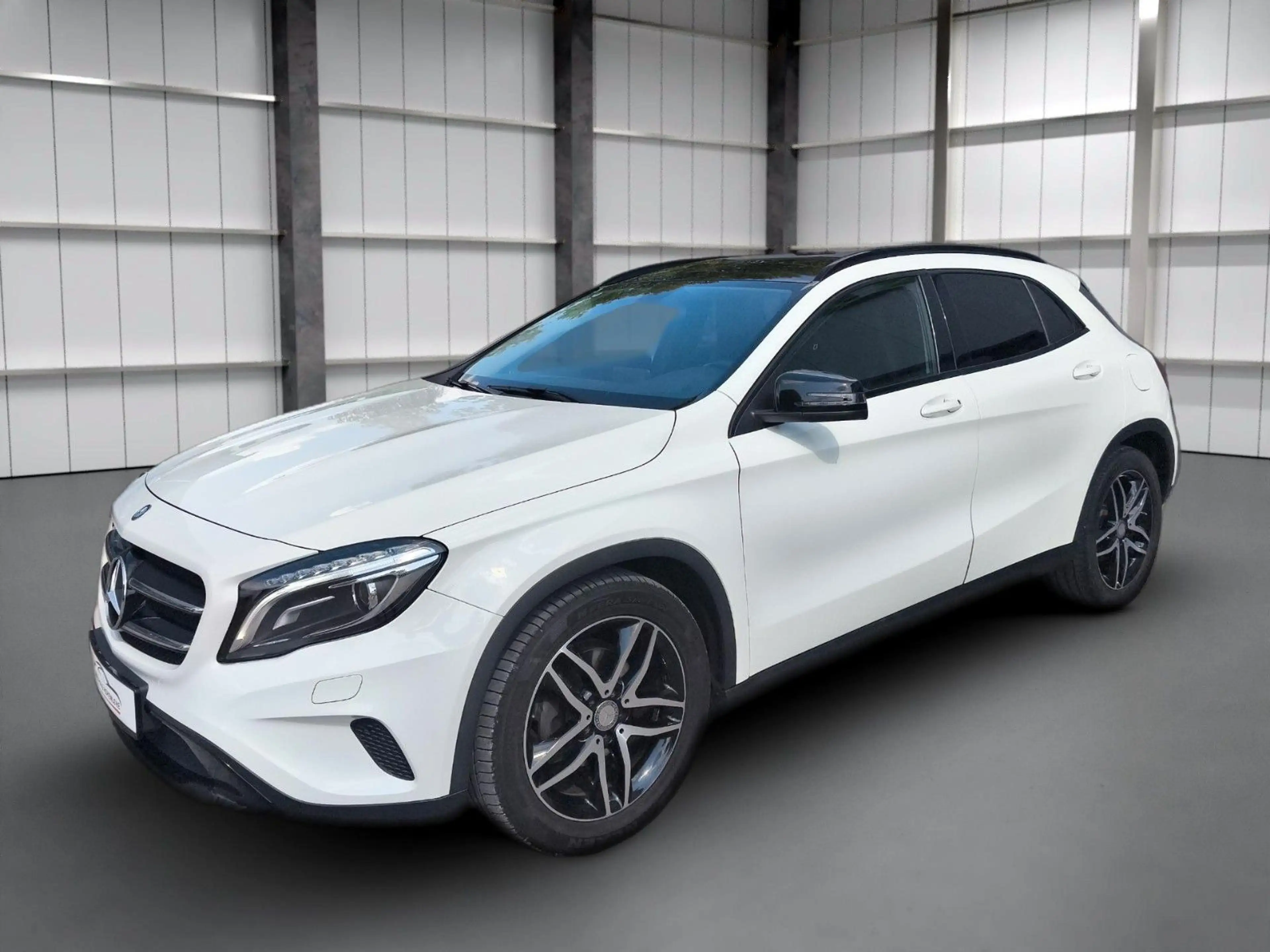 Mercedes-Benz GLA 200 d URBAN NAVI BT KLIMA BI XENON PANO! — photo 2