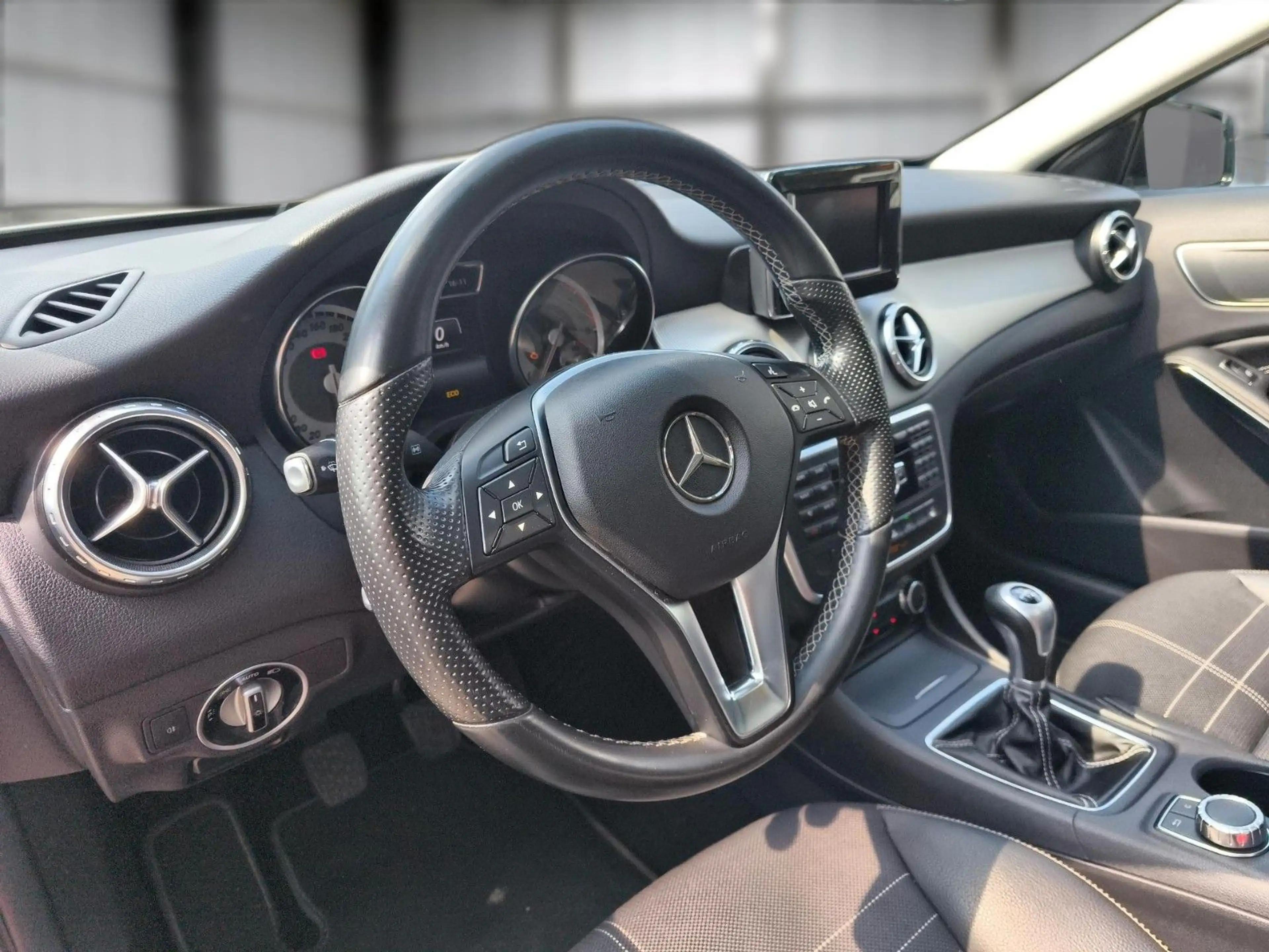 Mercedes-Benz GLA 200 d URBAN NAVI BT KLIMA BI XENON PANO! — photo 10