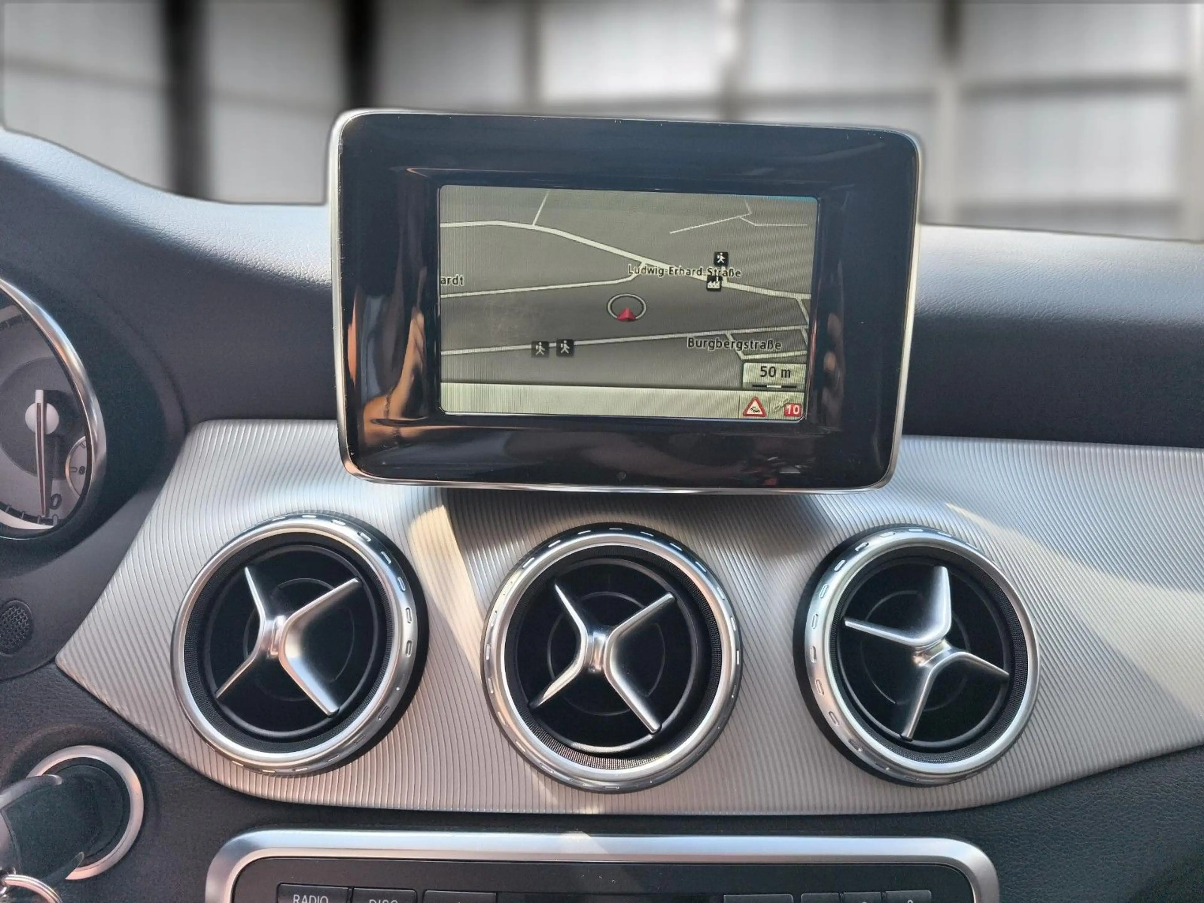 Mercedes-Benz GLA 200 d URBAN NAVI BT KLIMA BI XENON PANO! — photo 15