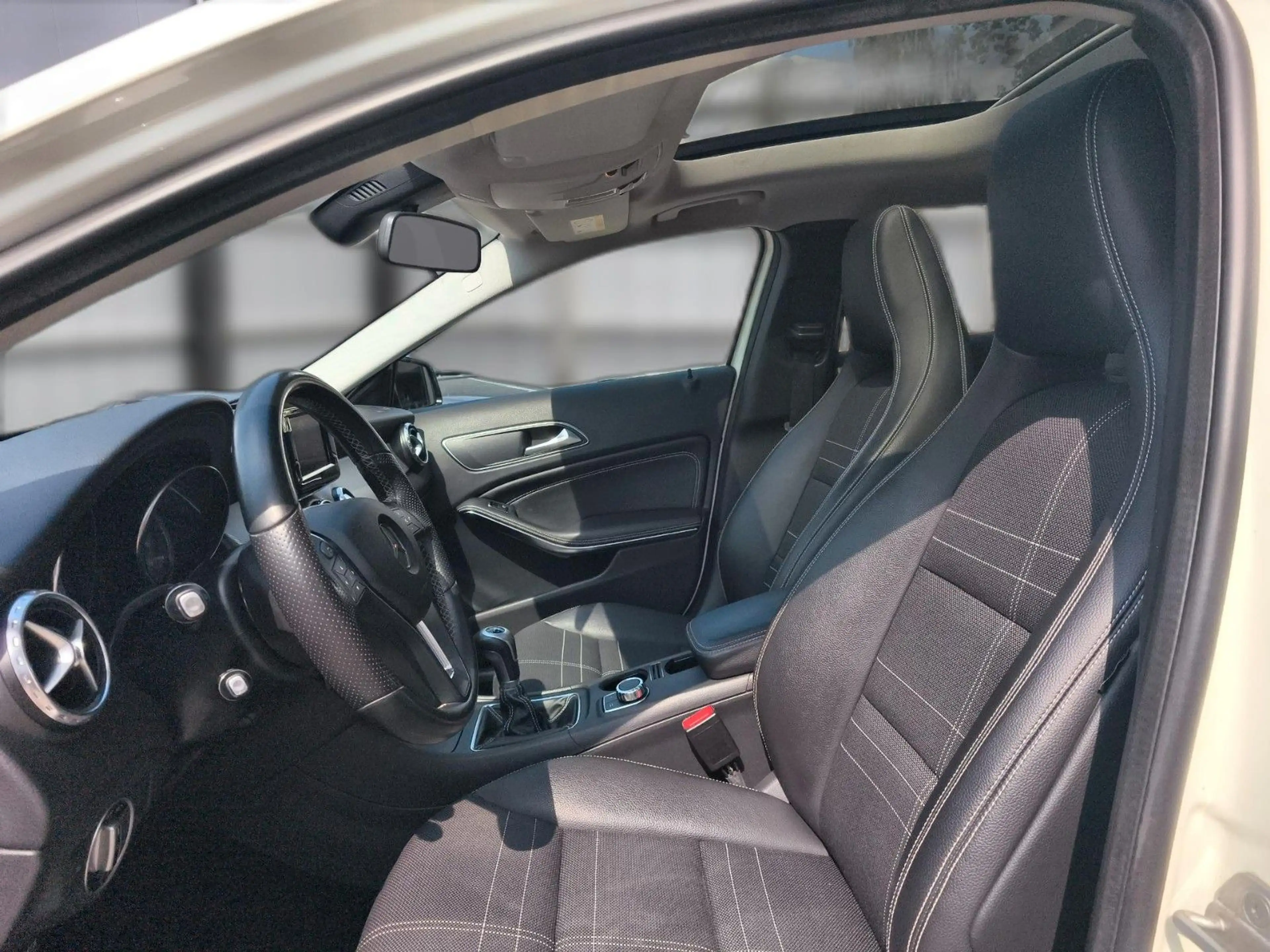 Mercedes-Benz GLA 200 d URBAN NAVI BT KLIMA BI XENON PANO! — photo 12