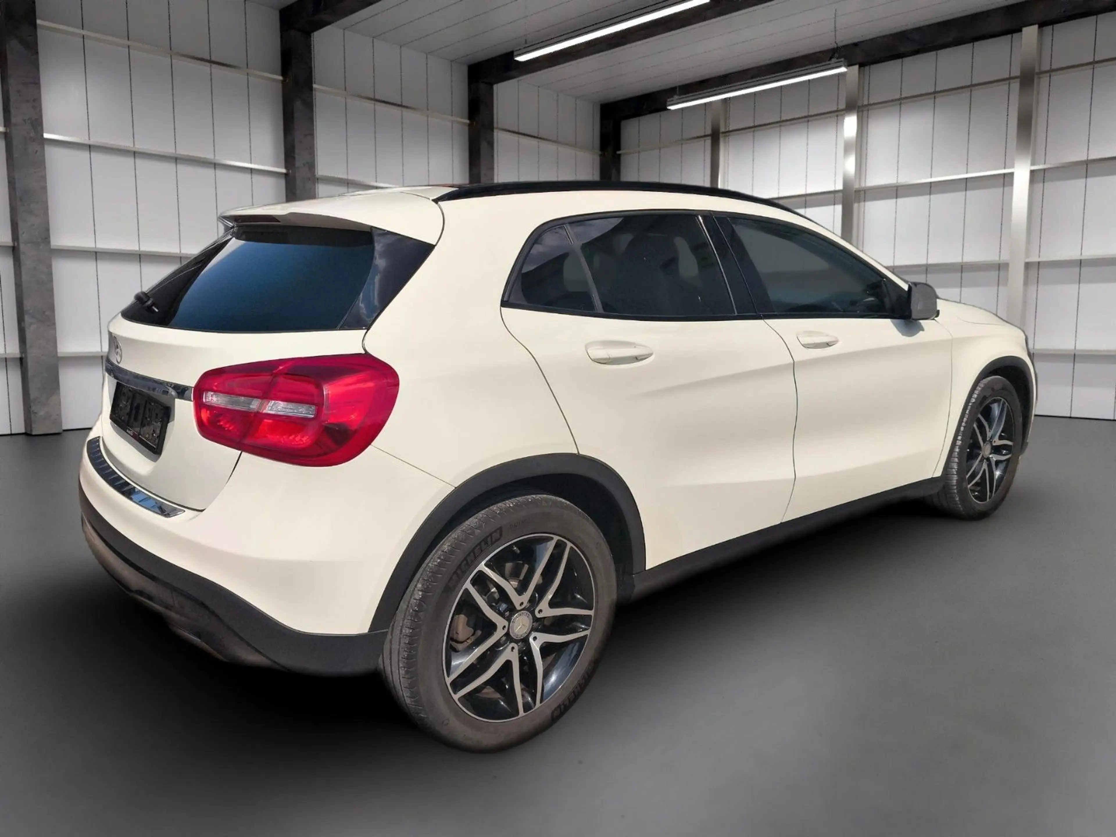 Mercedes-Benz GLA 200 d URBAN NAVI BT KLIMA BI XENON PANO! — photo 6