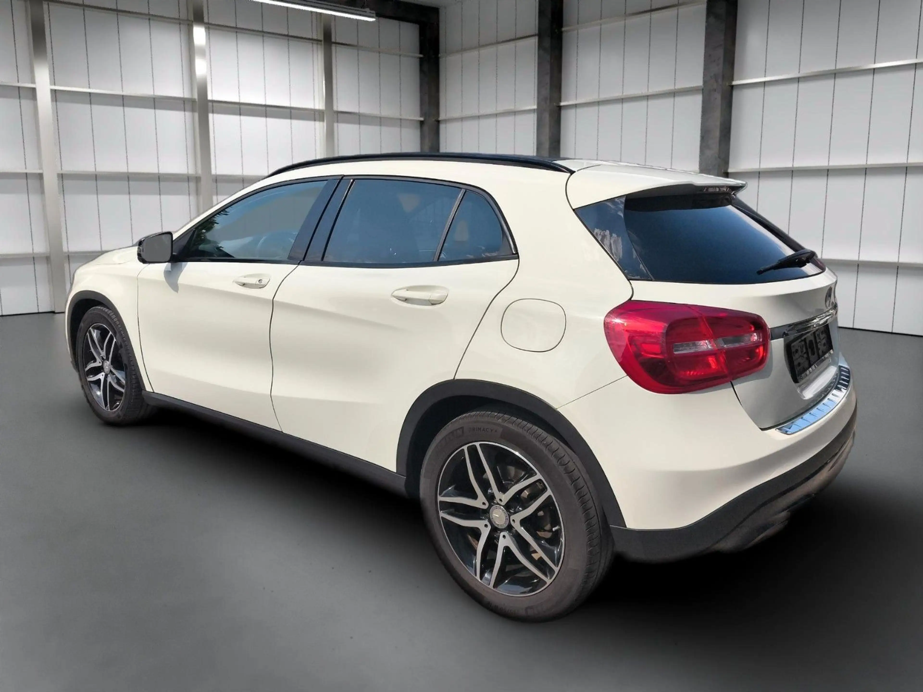 Mercedes-Benz GLA 200 d URBAN NAVI BT KLIMA BI XENON PANO! — photo 4