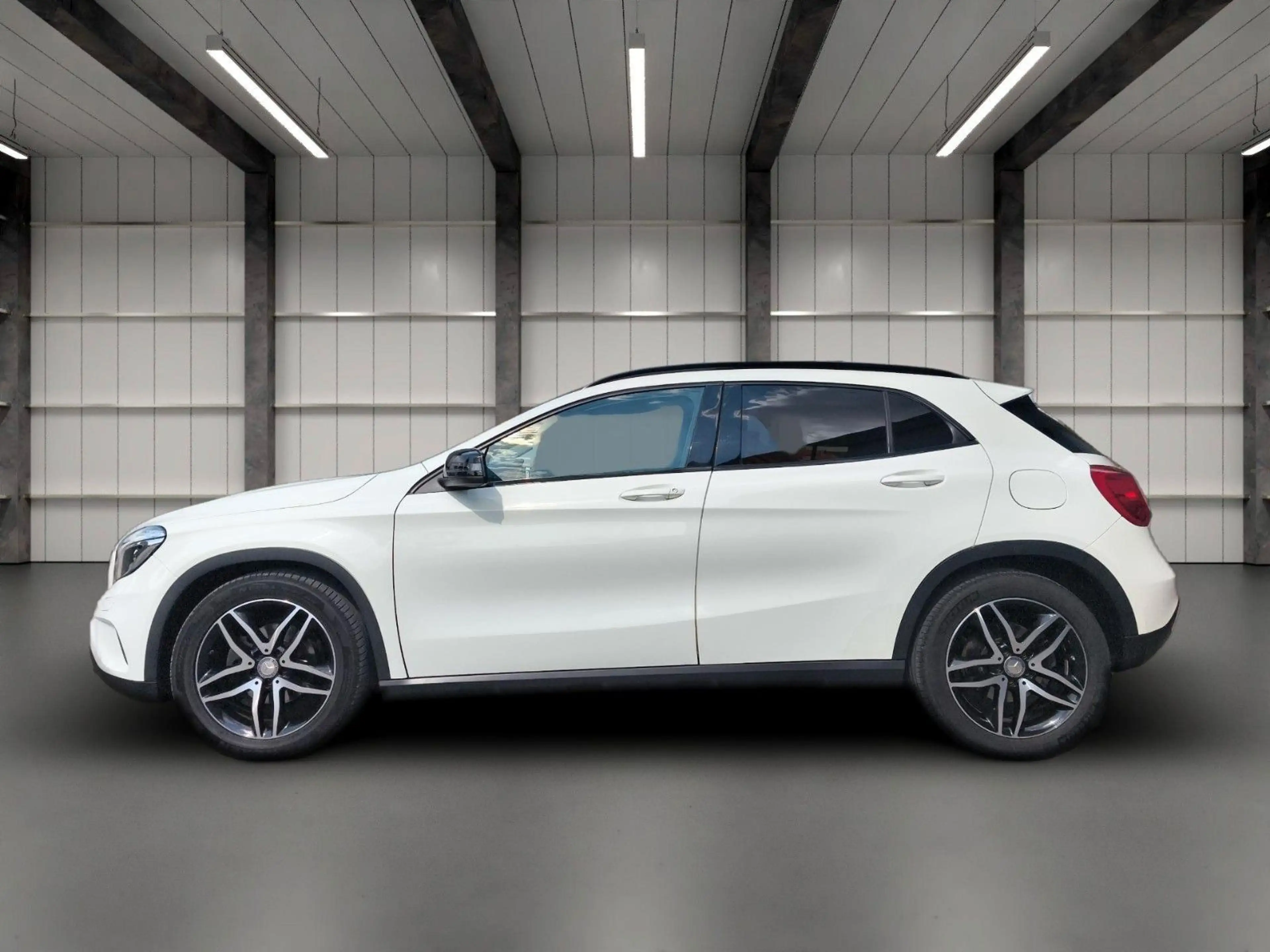 Mercedes-Benz GLA 200 d URBAN NAVI BT KLIMA BI XENON PANO! — photo 3