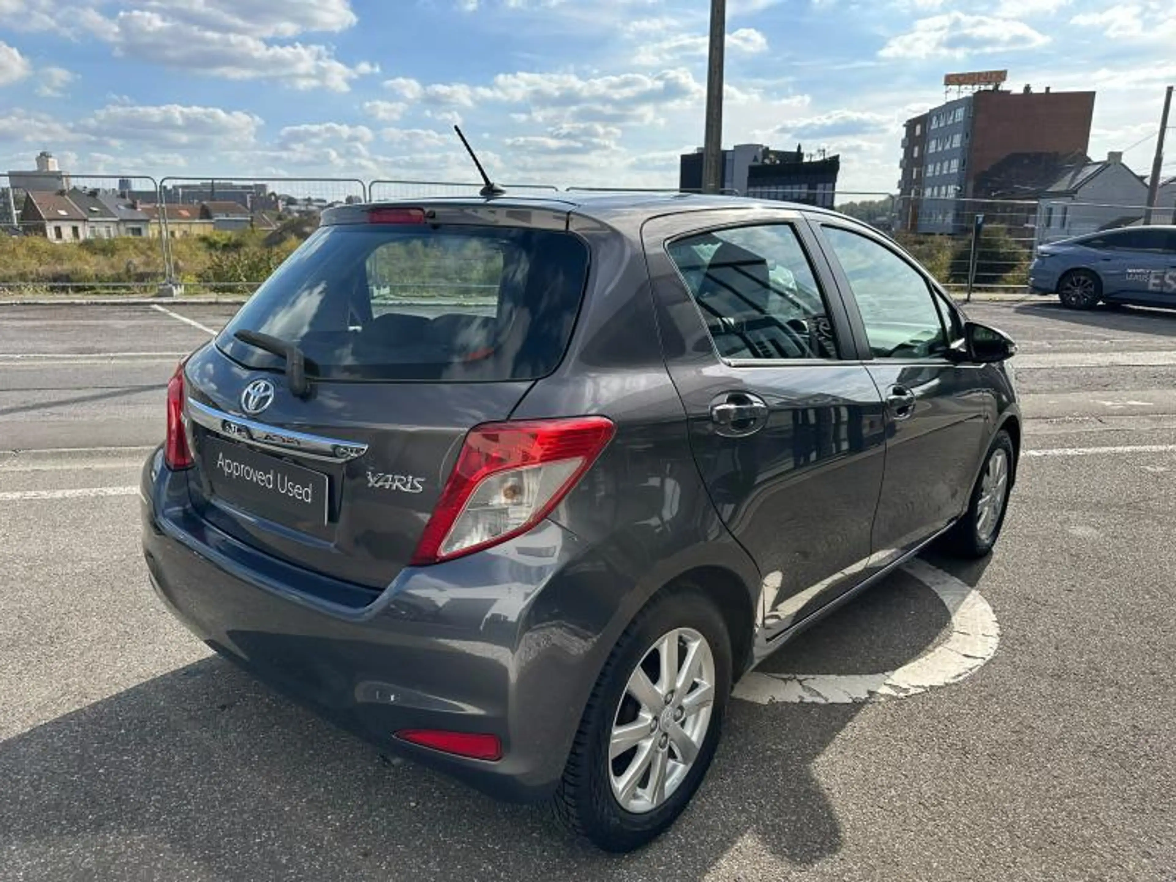 Toyota Yaris Life — photo 7