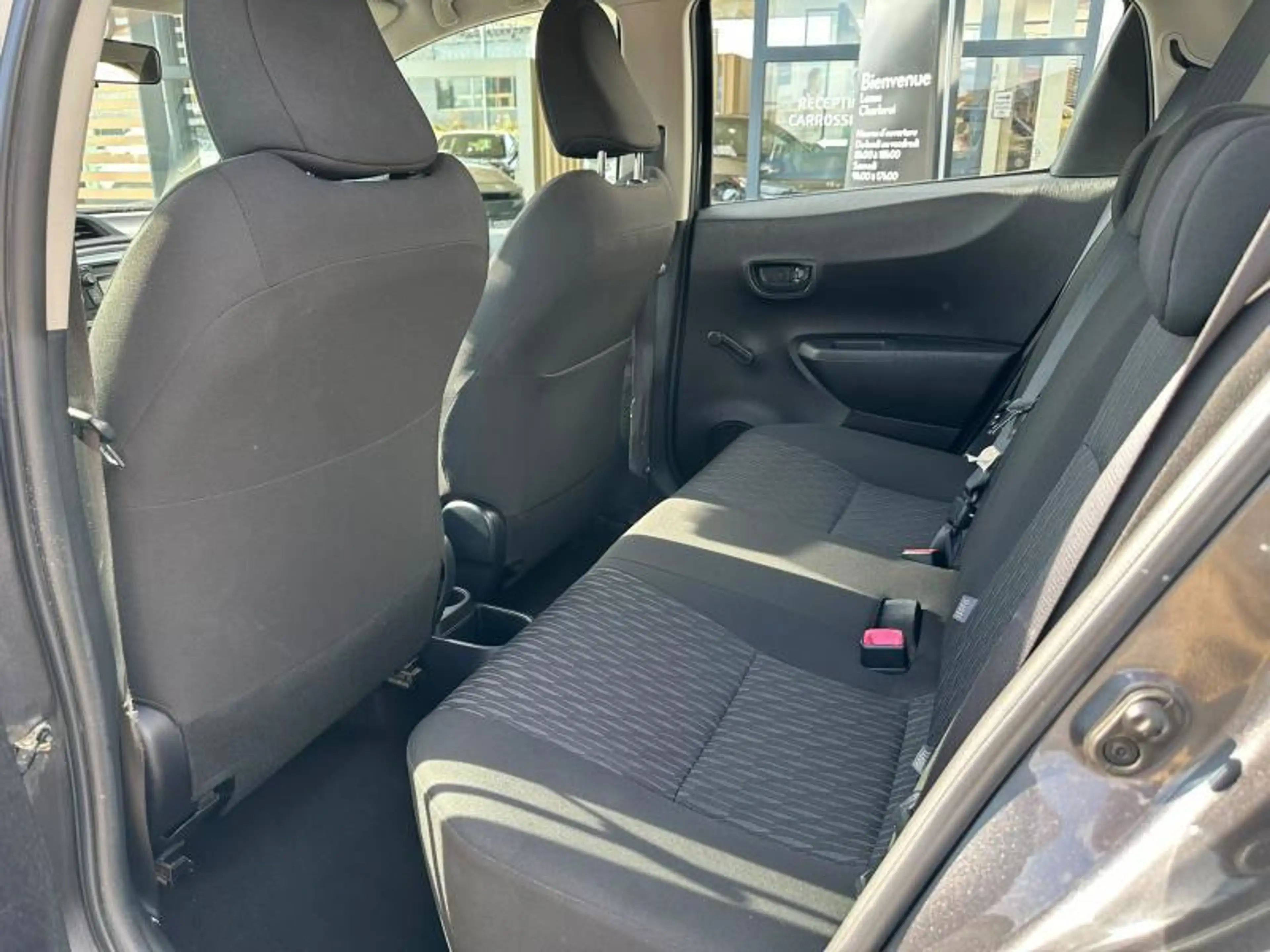 Toyota Yaris Life — photo 9