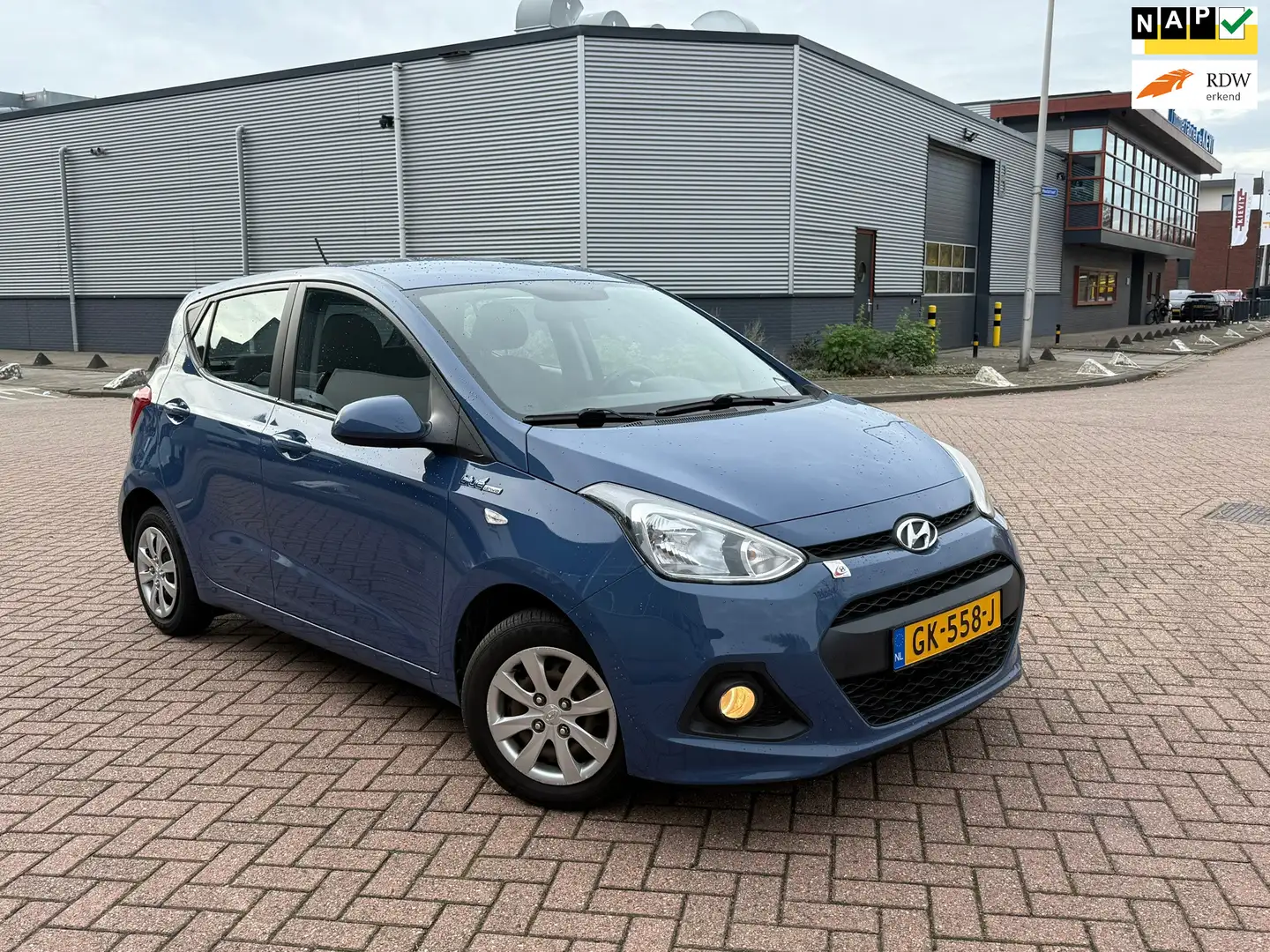 Hyundai i10 1.0i i-Motion Comfort CLIMA APK 5 DR Azul - 1