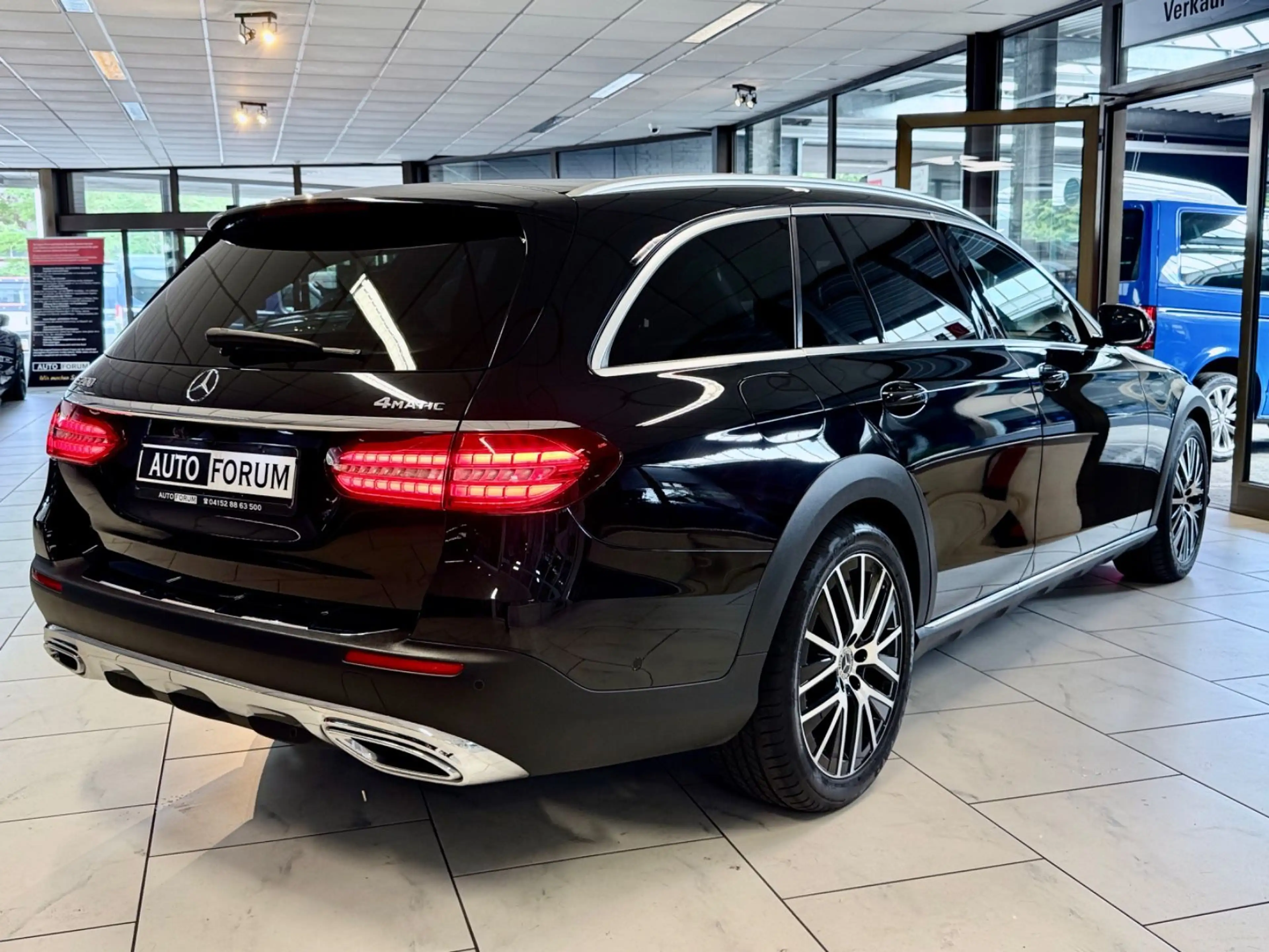 Mercedes-Benz E 200 ALL-TERRAIN 4M LED LEDER CAM PDC AMBIENTE — photo 14