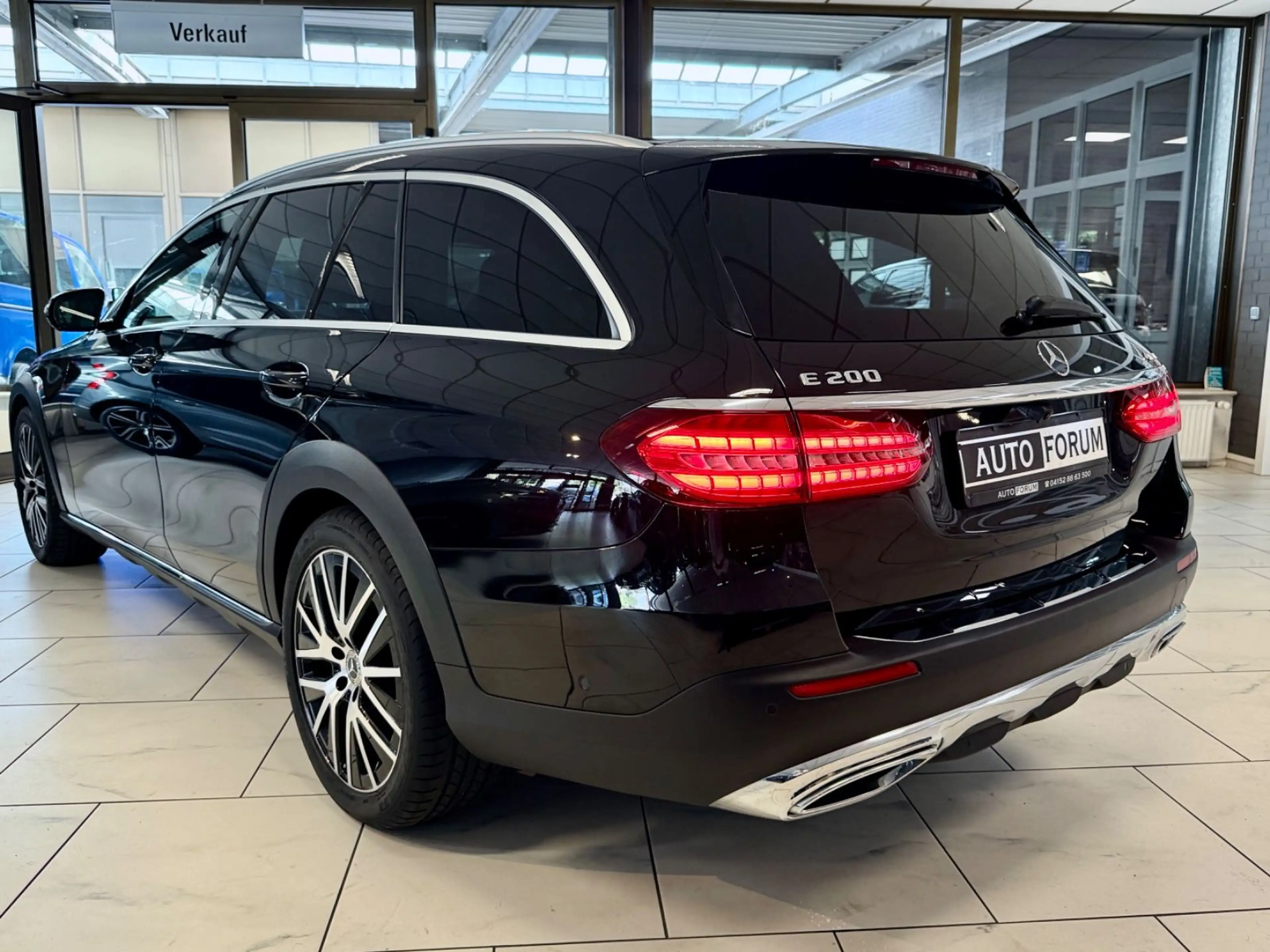 Mercedes-Benz E 200 ALL-TERRAIN 4M LED LEDER CAM PDC AMBIENTE — photo 8