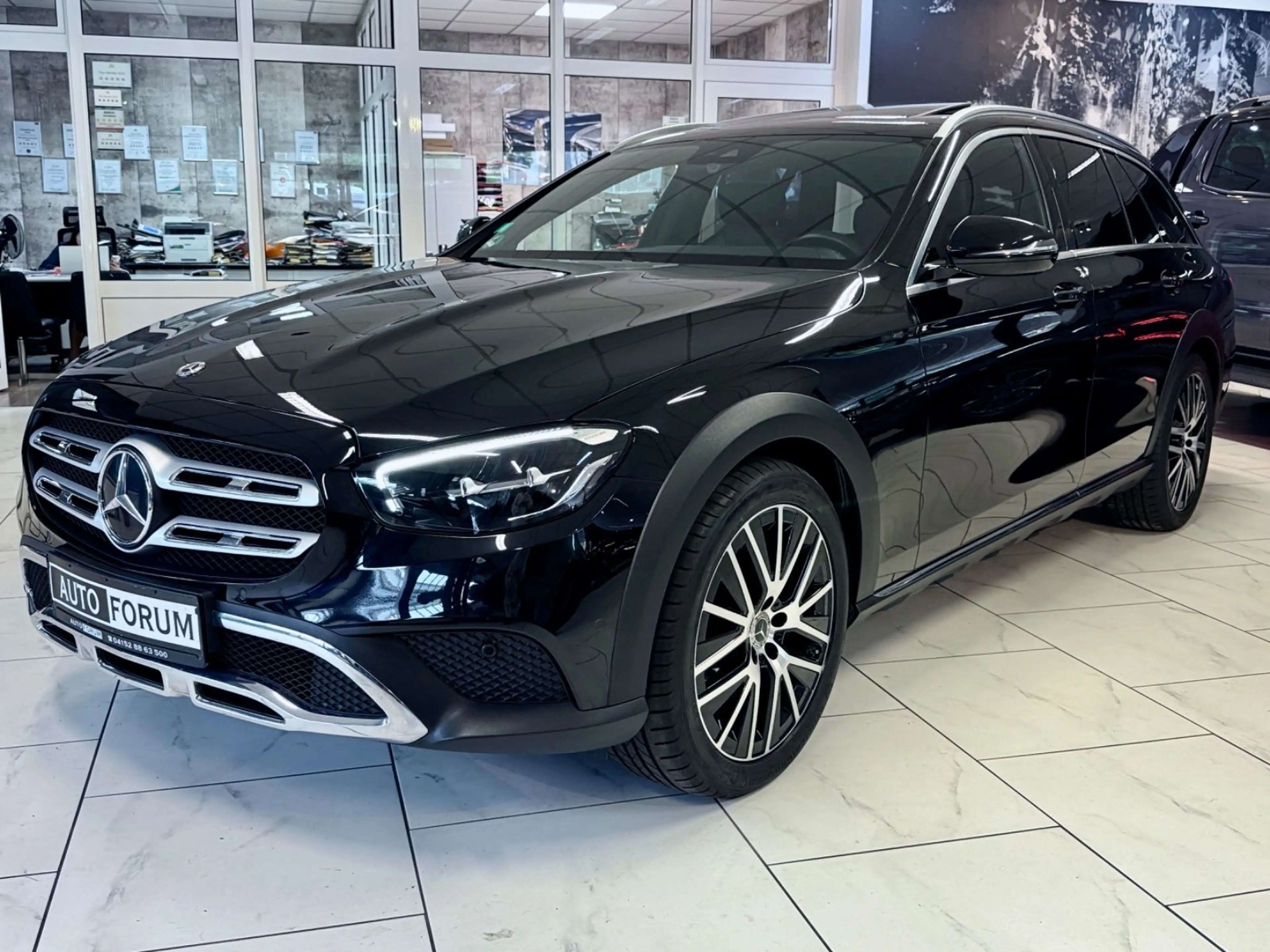Mercedes-Benz E 200 ALL-TERRAIN 4M LED LEDER CAM PDC AMBIENTE — photo 5