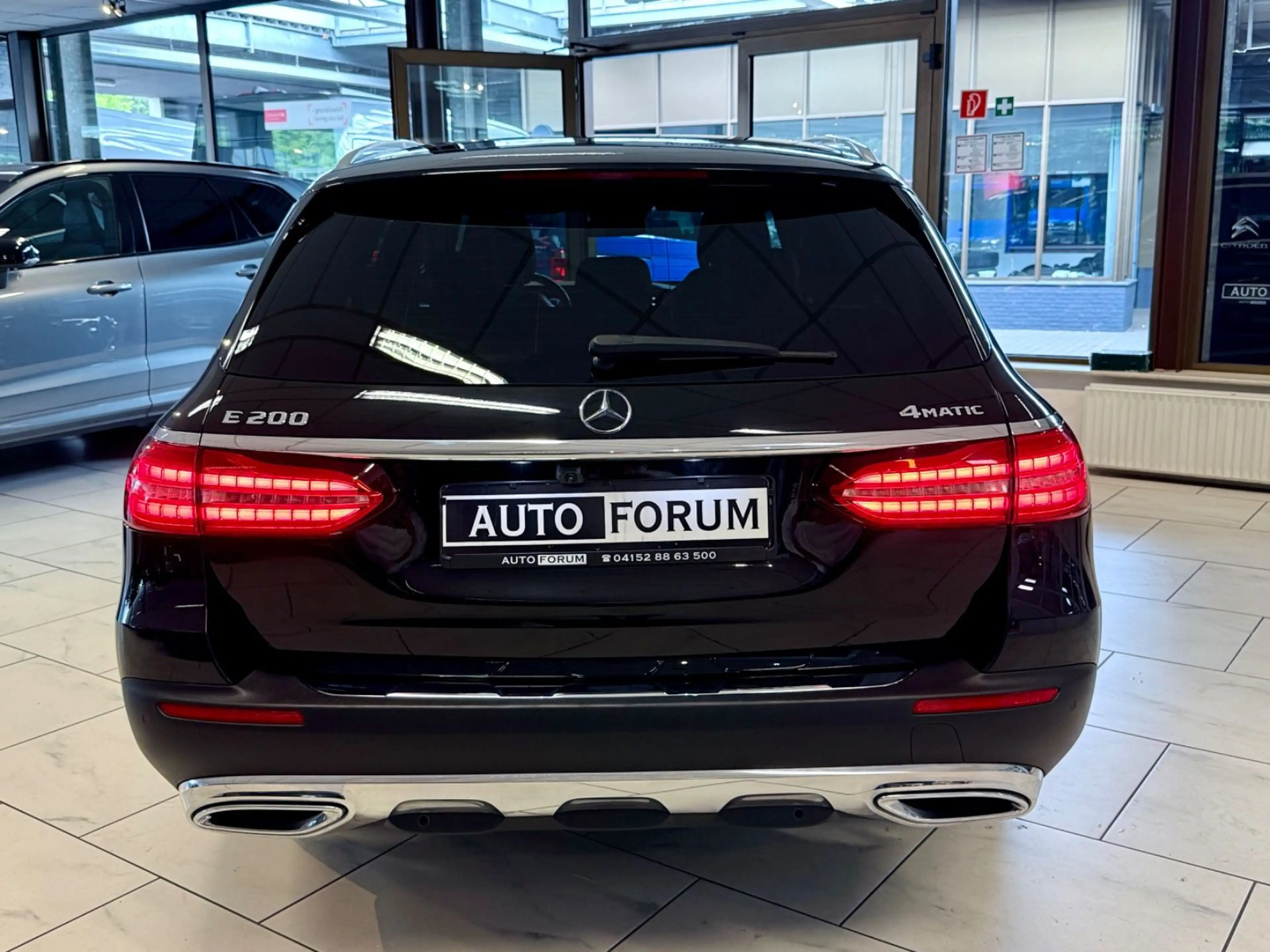 Mercedes-Benz E 200 ALL-TERRAIN 4M LED LEDER CAM PDC AMBIENTE — photo 10