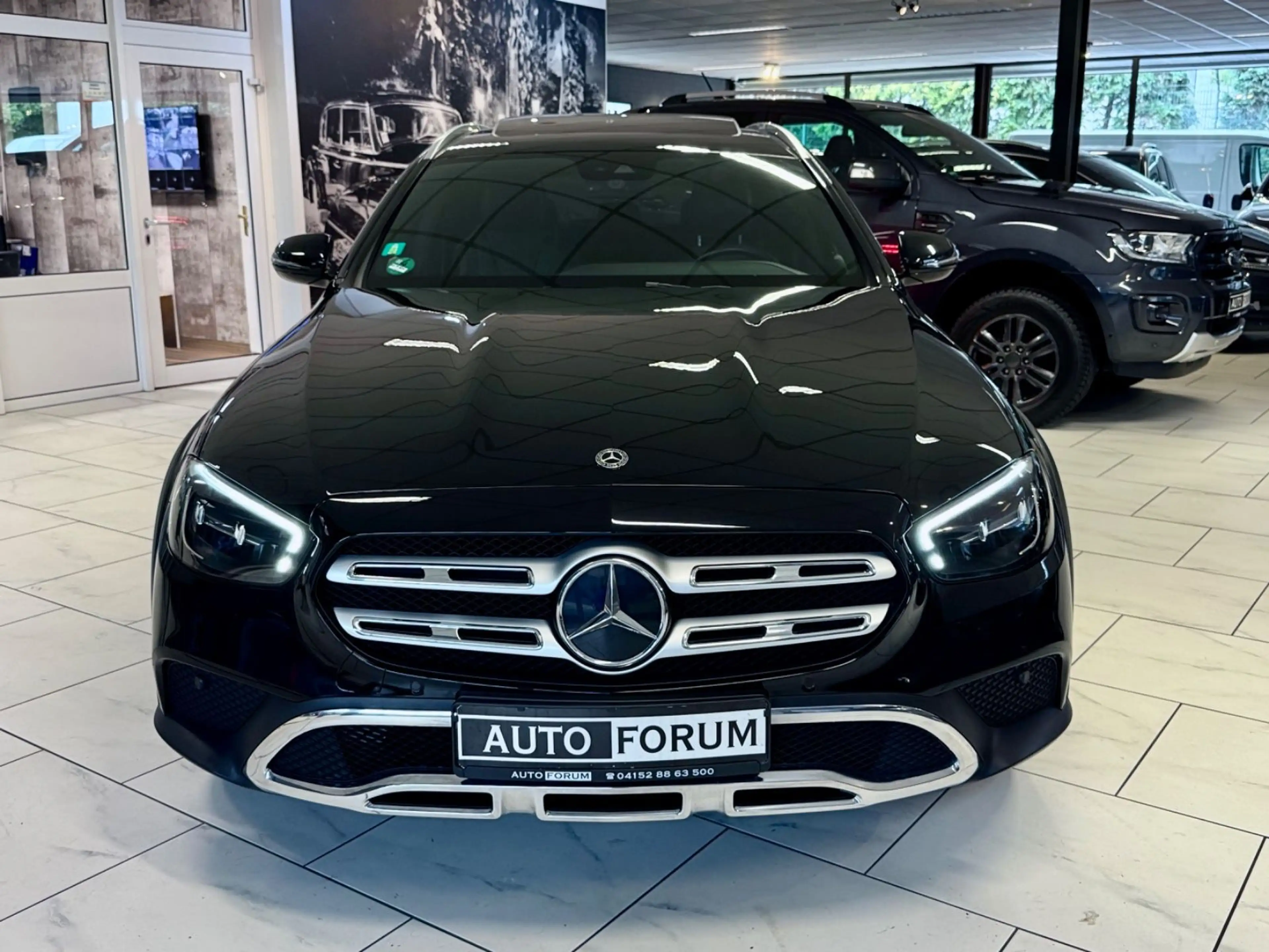 Mercedes-Benz E 200 ALL-TERRAIN 4M LED LEDER CAM PDC AMBIENTE — photo 4