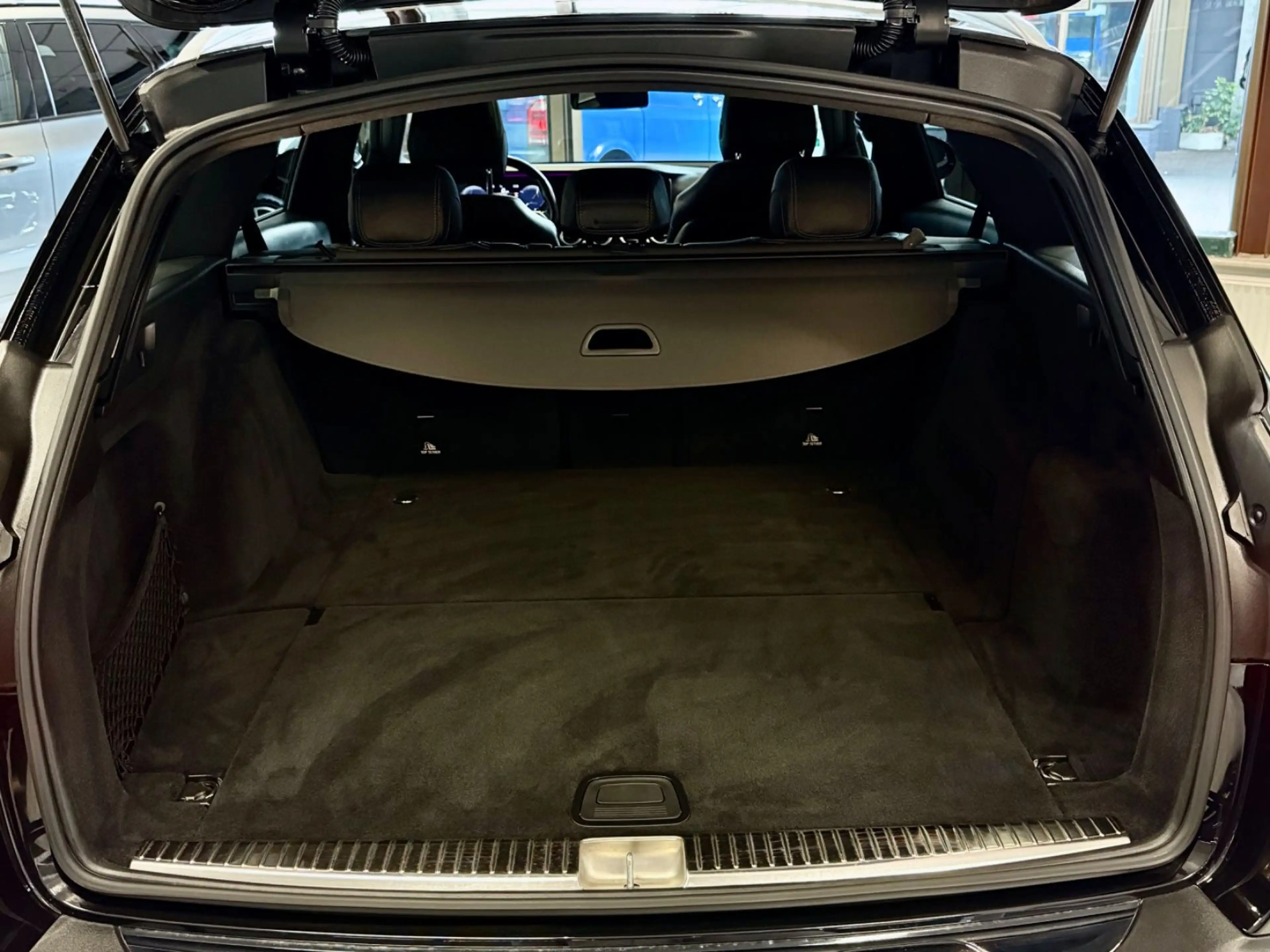 Mercedes-Benz E 200 ALL-TERRAIN 4M LED LEDER CAM PDC AMBIENTE — photo 13