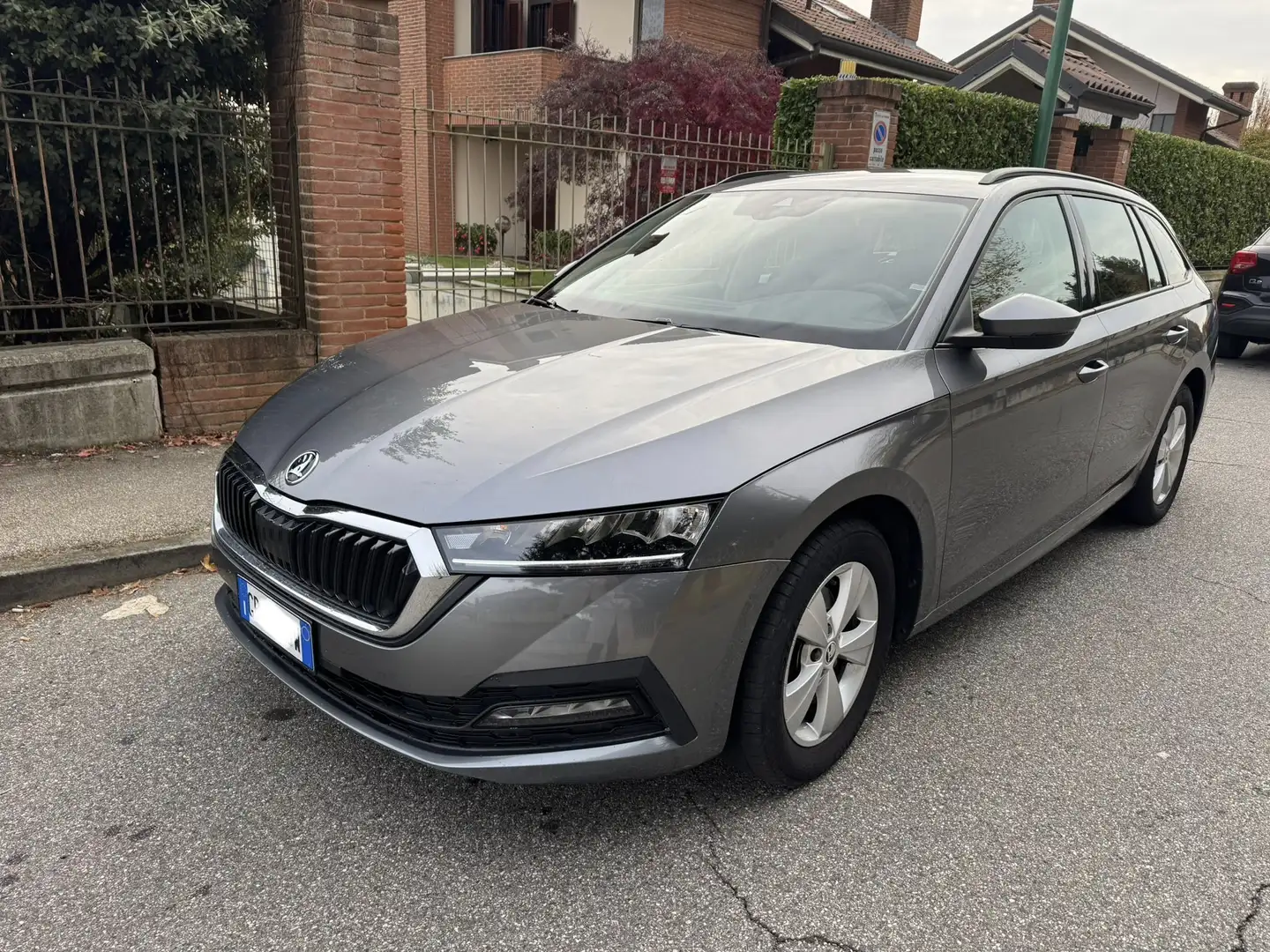 Skoda Octavia Wagon 2.0 tdi evo Executive 115cv dsg Grigio - 2