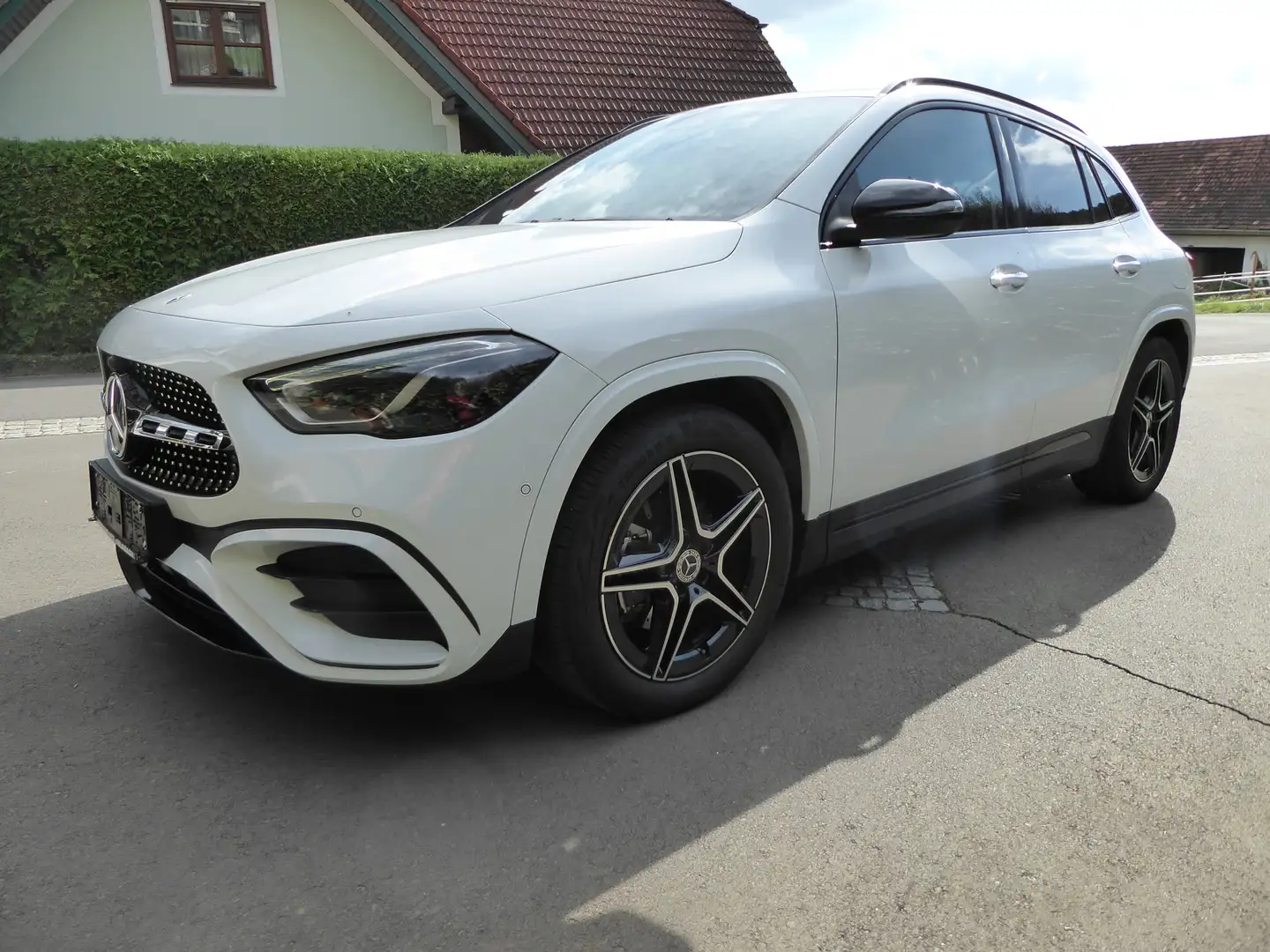 Mercedes-Benz GLA 180 Mercedes-Benz GLA 180 AMG Line – Erstbesitz – 7 Jahre Garantie – Top Ausstattung Weiß - 1