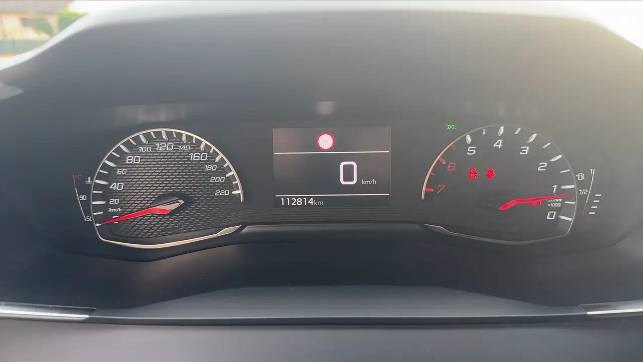 Peugeot 208 208 — photo 12