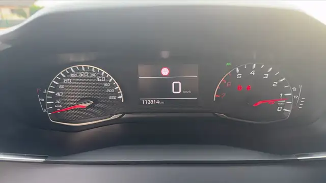 Peugeot 208 view 12