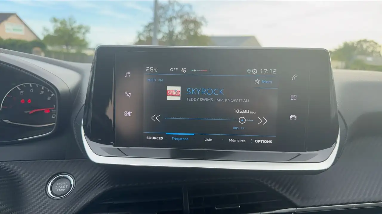 Peugeot 208 208 — photo 24