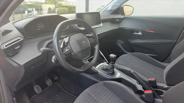 Peugeot 208 view 8