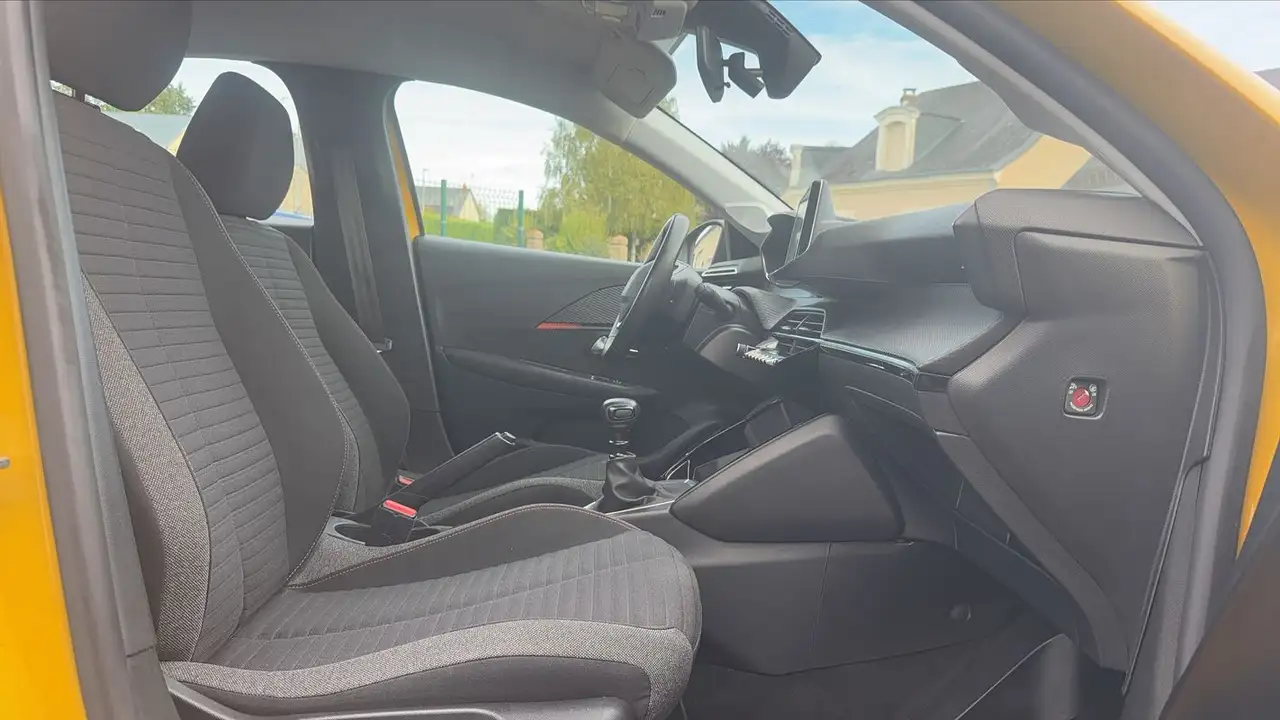 Peugeot 208 208 — photo 27