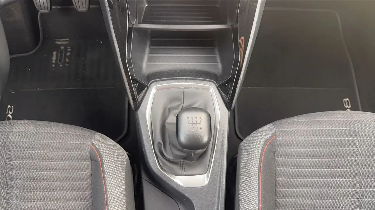Peugeot 208 208 — photo 26