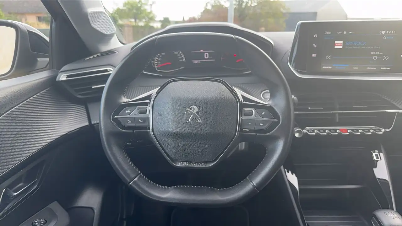 Peugeot 208 208 — photo 22
