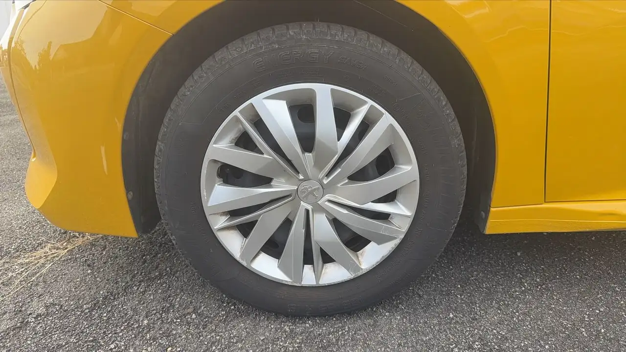 Peugeot 208 208 — photo 18