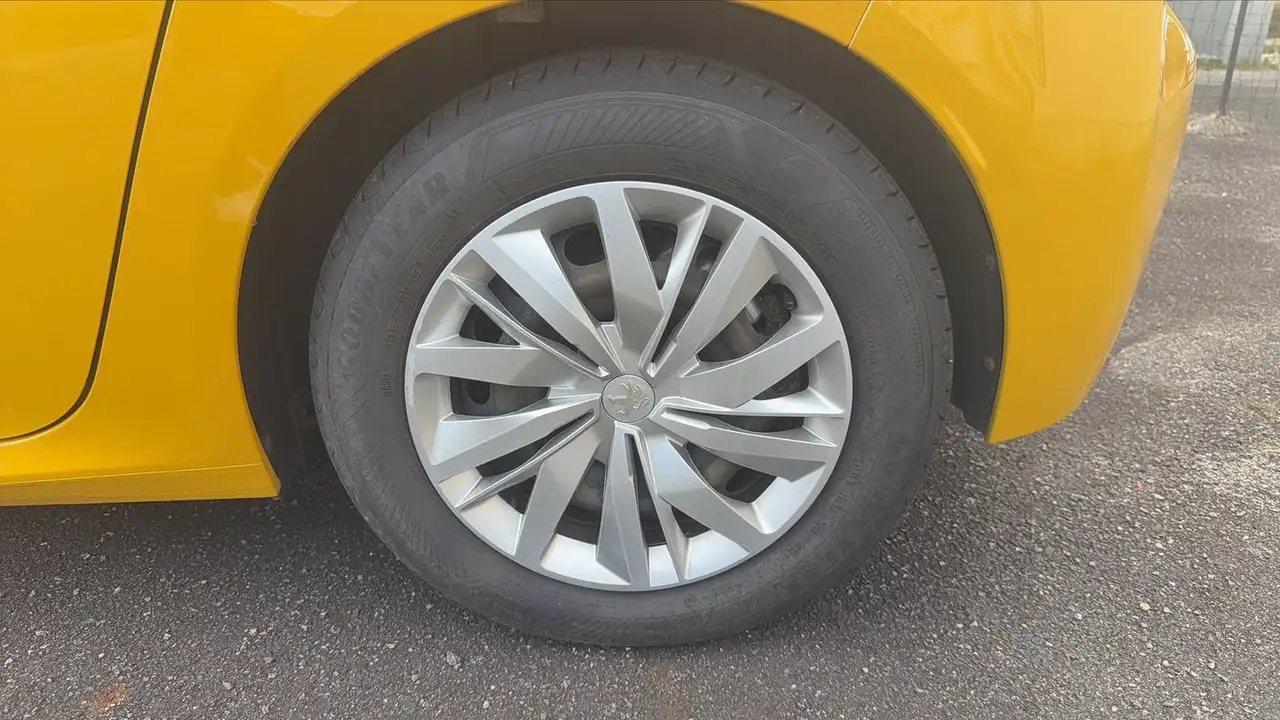 Peugeot 208 208 — photo 19