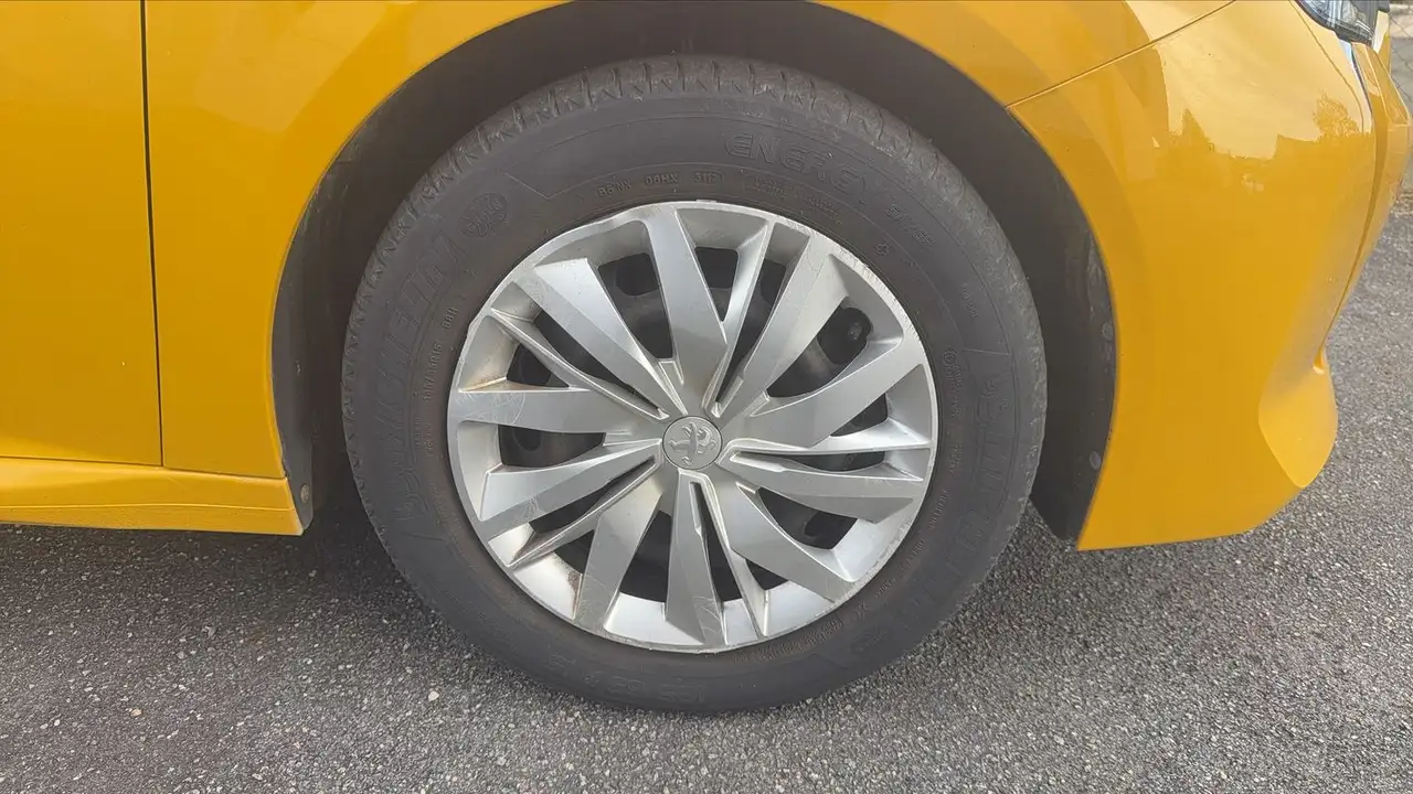 Peugeot 208 208 — photo 17