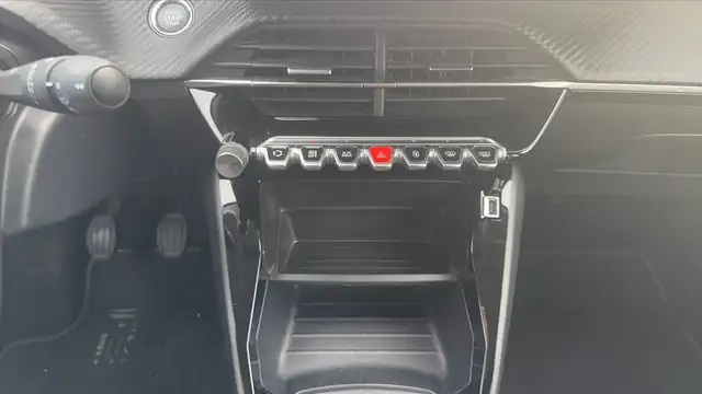 Peugeot 208 view 13