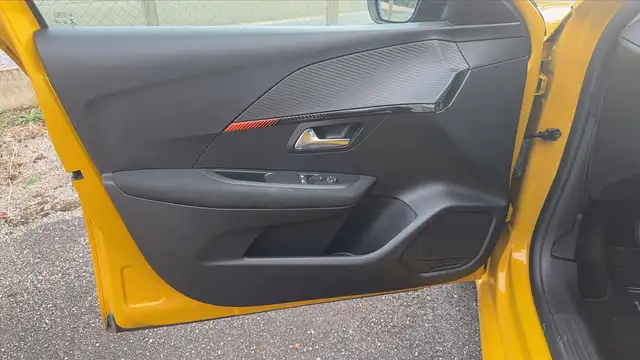 Peugeot 208 view 7