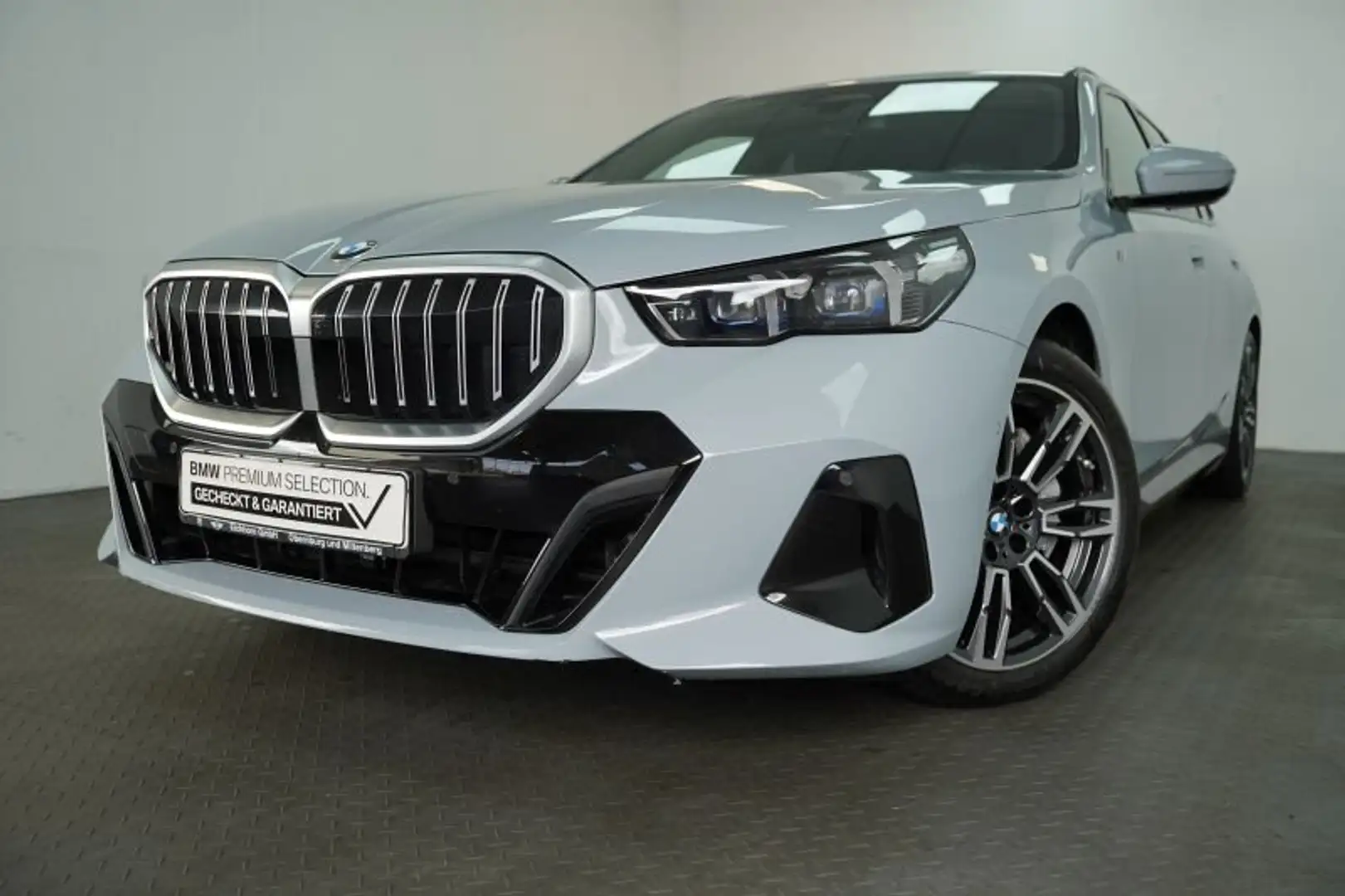 BMW 540 d xDrive Touring M Sportpaket *STANDHEIZUNG* Grau - 2
