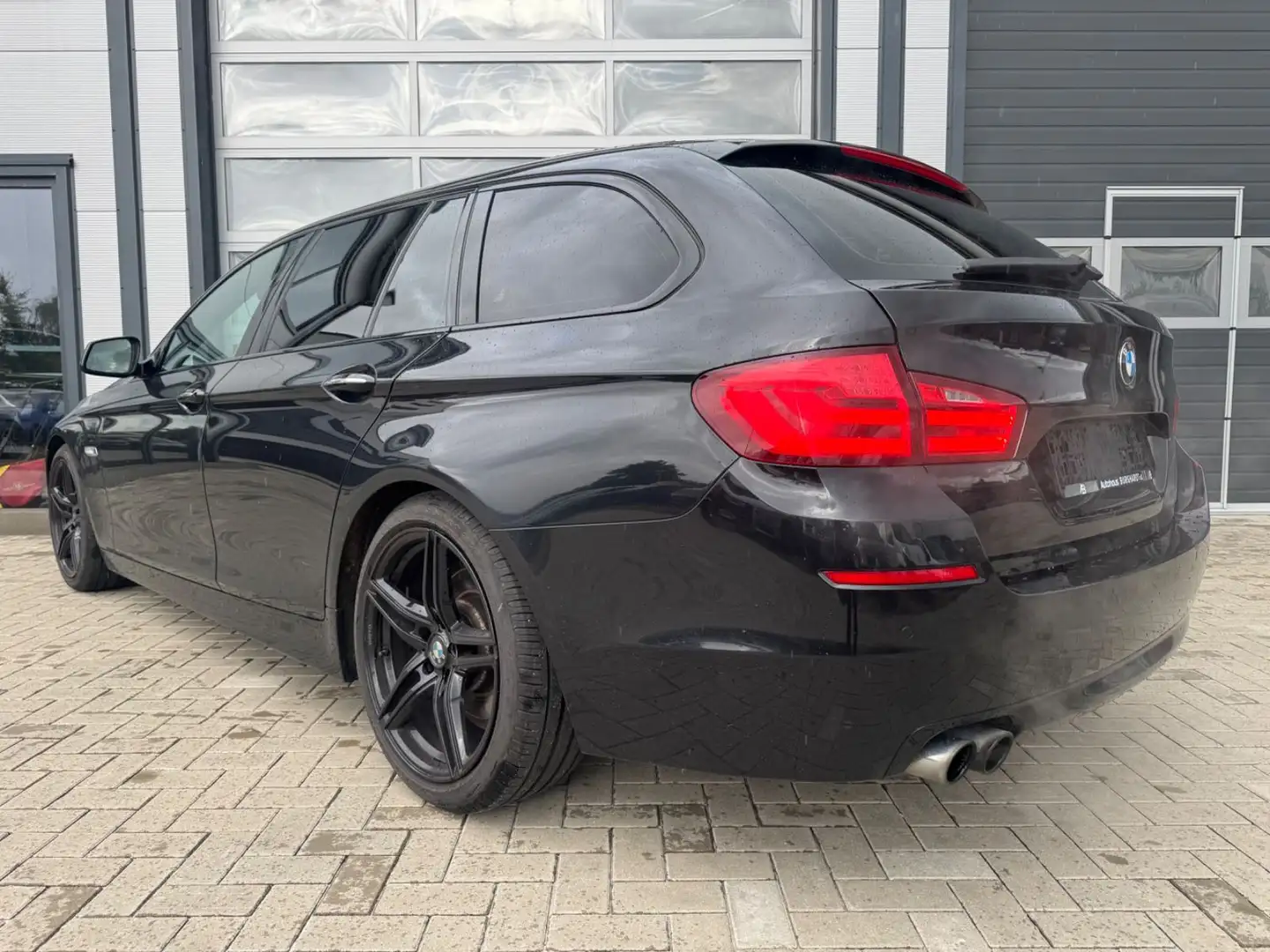 BMW 523 i Touring 3,0 Sportsitze T*Leder Xenon S*Heft Black - 2