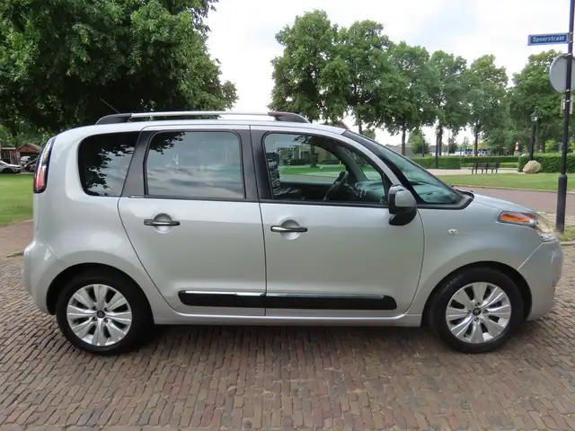 Citroen C3 Picasso view 3