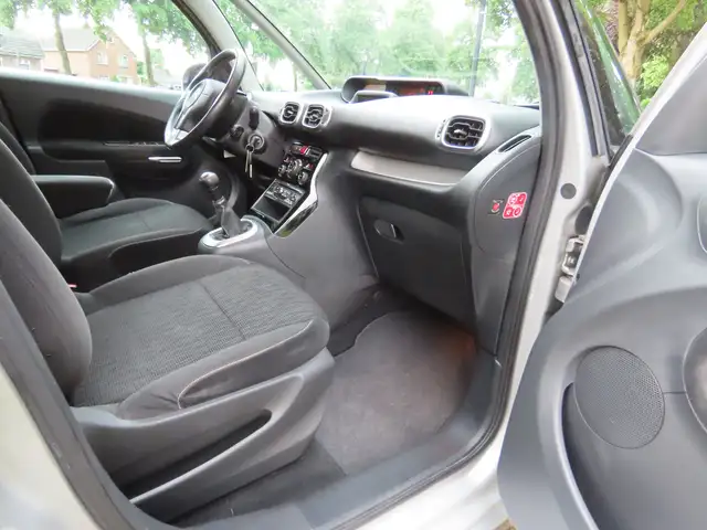Citroen C3 Picasso view 9