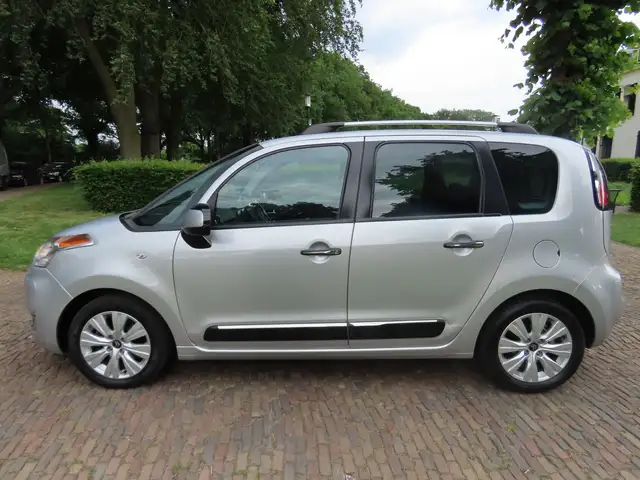 Citroen C3 Picasso view 2