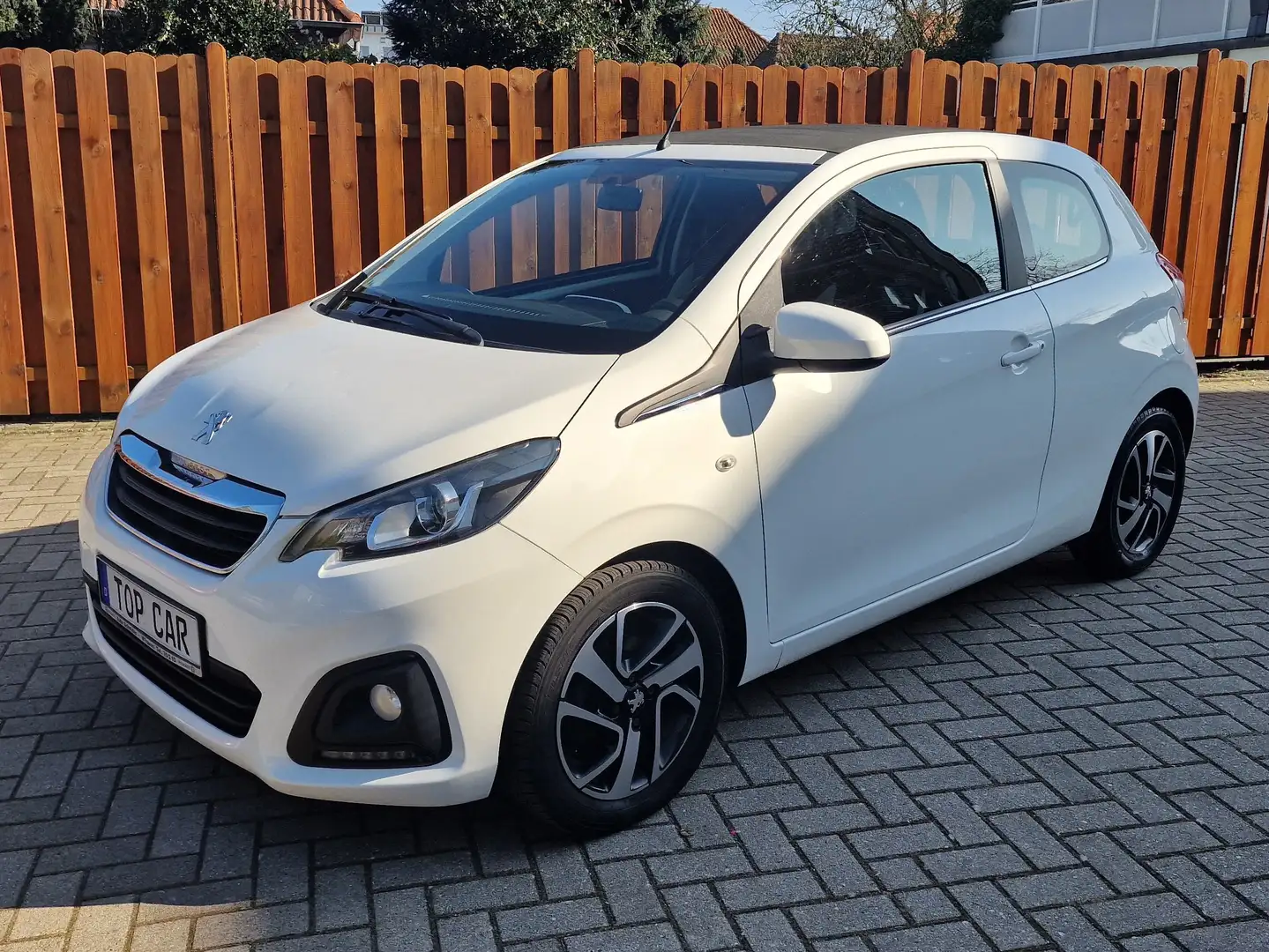 Peugeot 108 Active 1Hand (Bj 2016) Bílá - 1