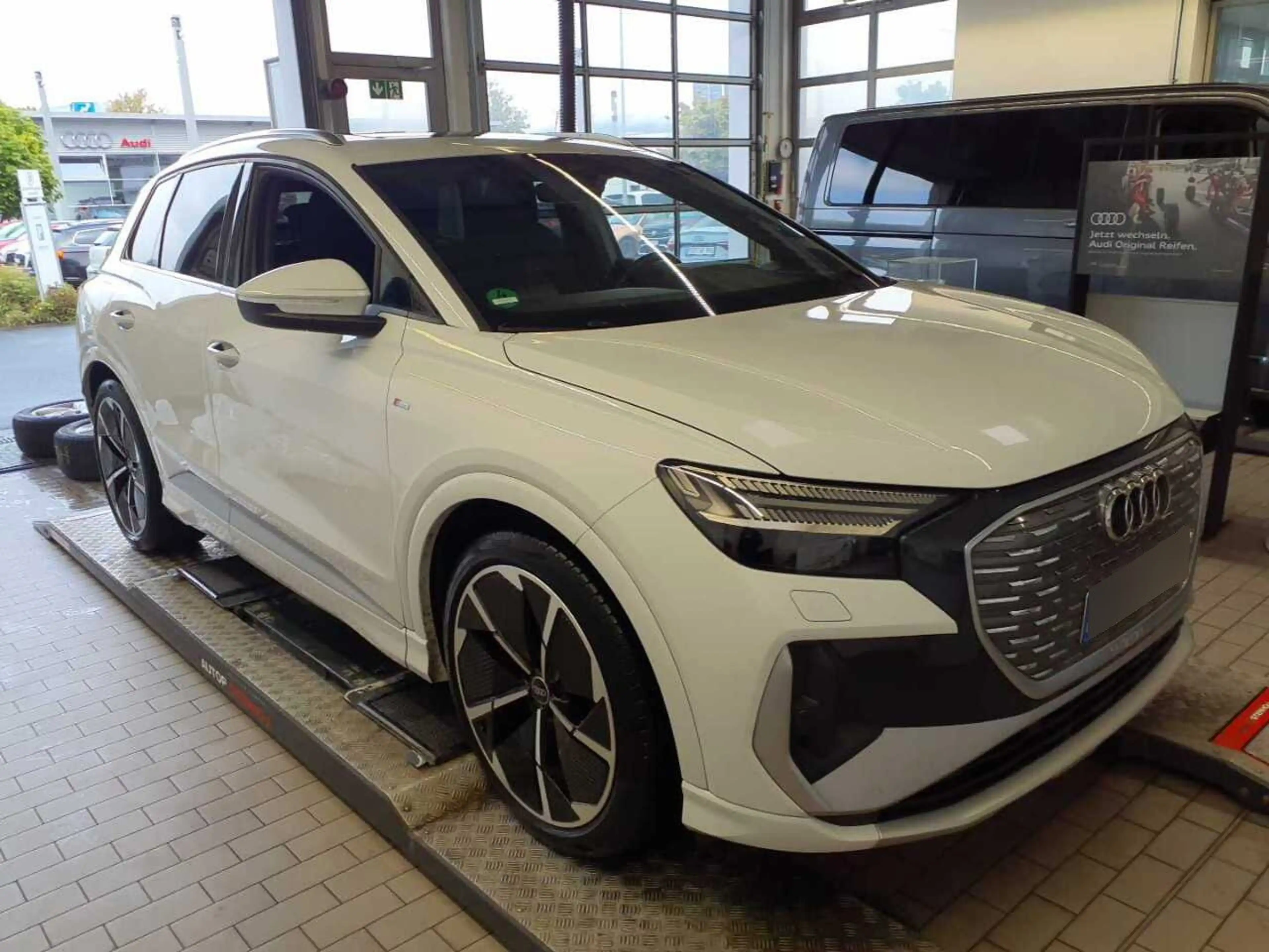 Audi Q4 e-tron 50 quattro +S-LINE+PANO+MATRIX+ASSISTS — photo 7