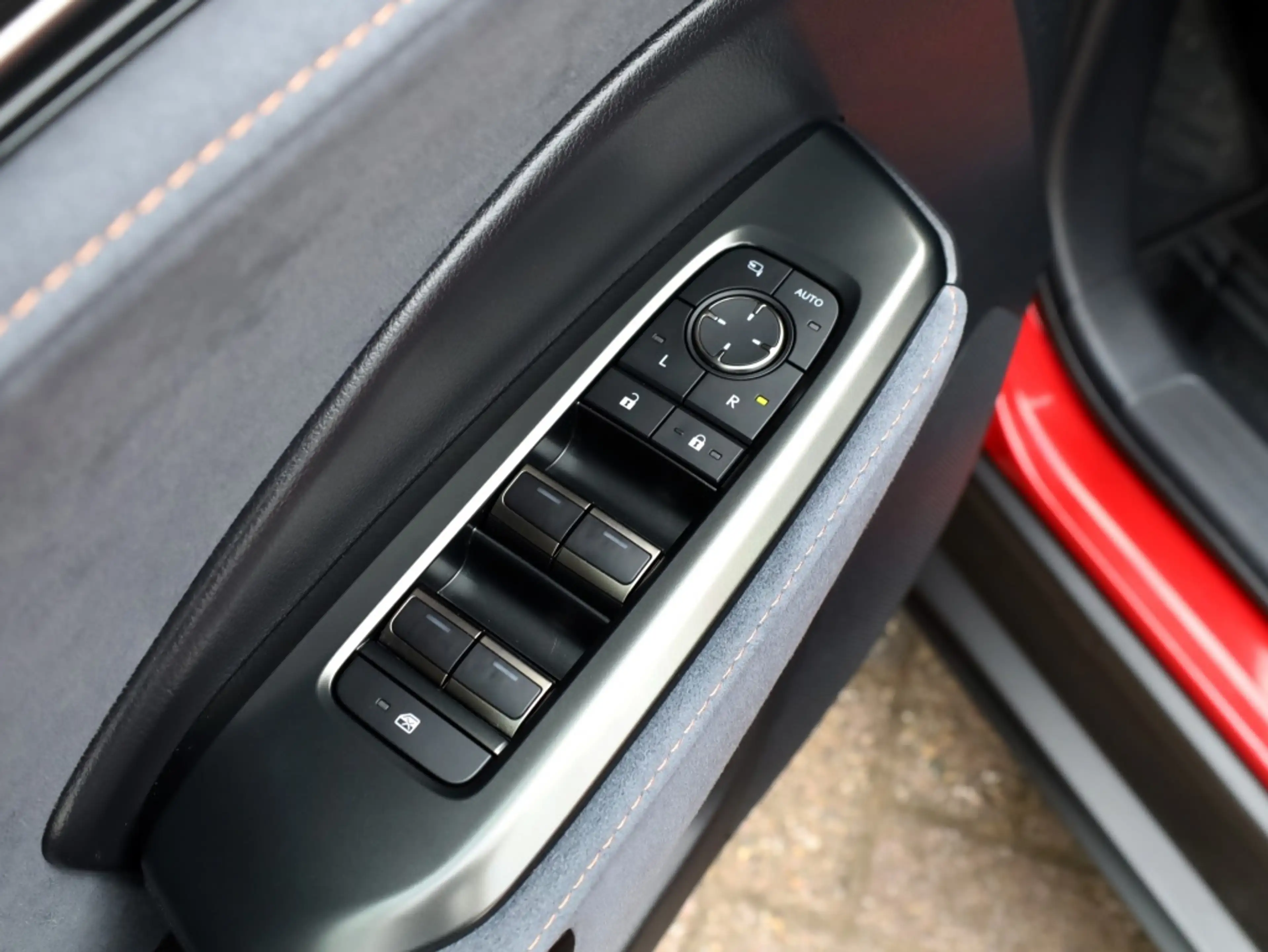 Lexus LBX Cool 2WD | Leder/Alcantara | Memory Seat | Trekhaa — photo 28