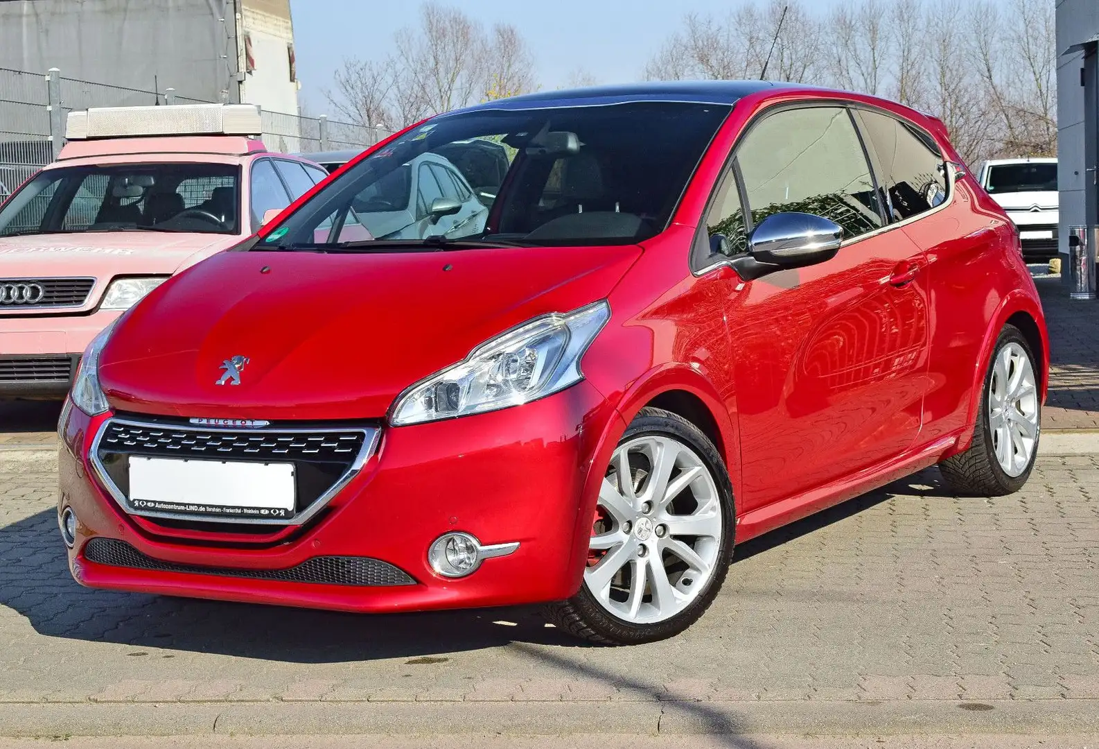 Peugeot 208 1.6 GTi*Navi*Temp.*Leder*Pano.* Červená - 1